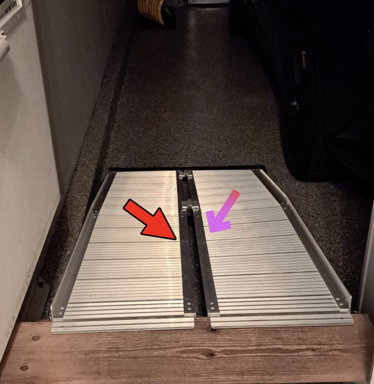 HOMCOM Wheelchair Ramp 5FT, Foldable Aluminum Threshold Ramp with Non-Slip Surface and Handle, 600lbs Weight Capacity, Suitcase Handicap Ramp for Home, Doorways, Curbs, Steps customer photo 1