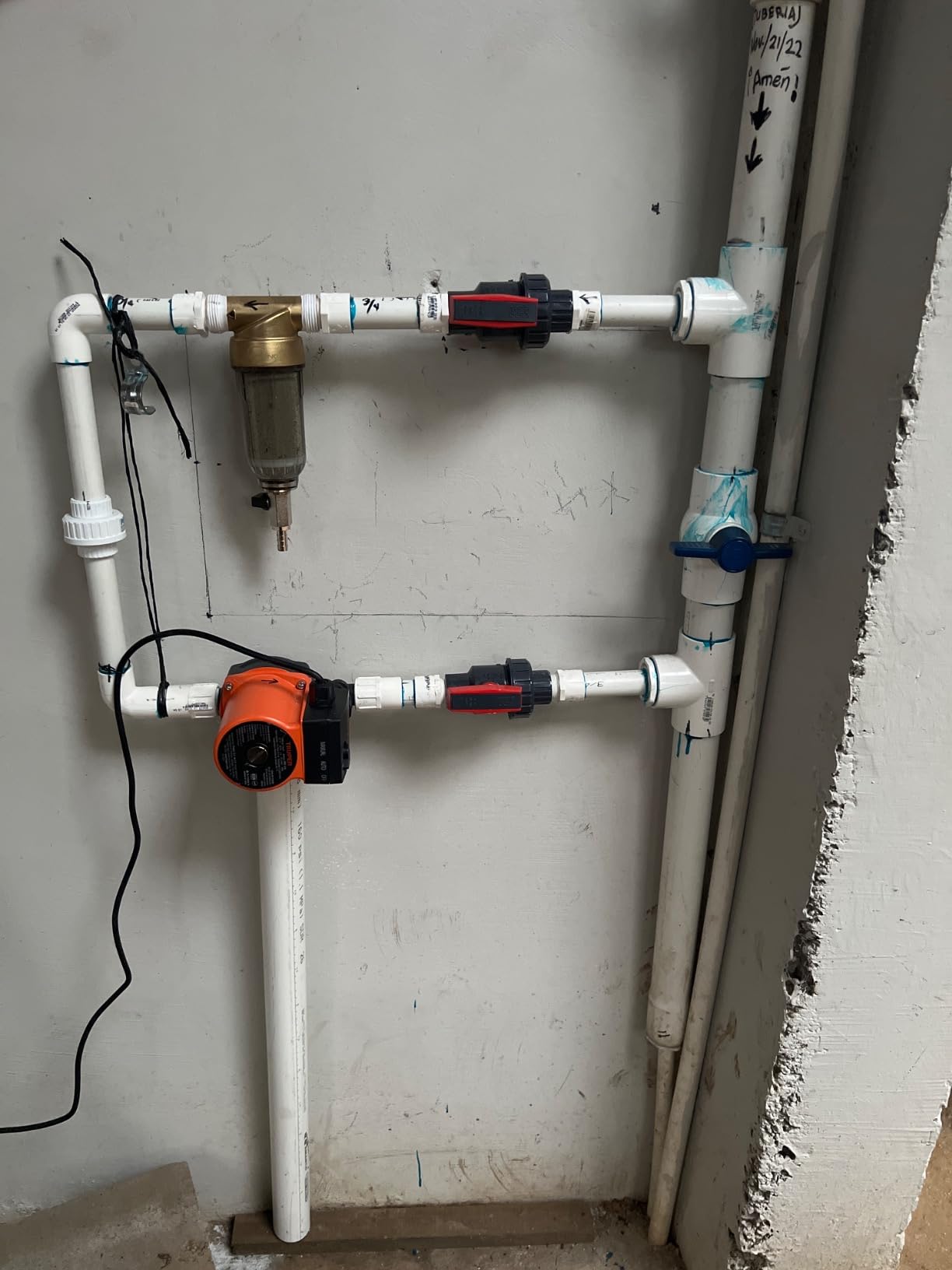 Truper 1/6 HP Pressurizing Pump, Black, Industrial, Plastic, 25 L/min Flow, 9m Max Height customer photo 1