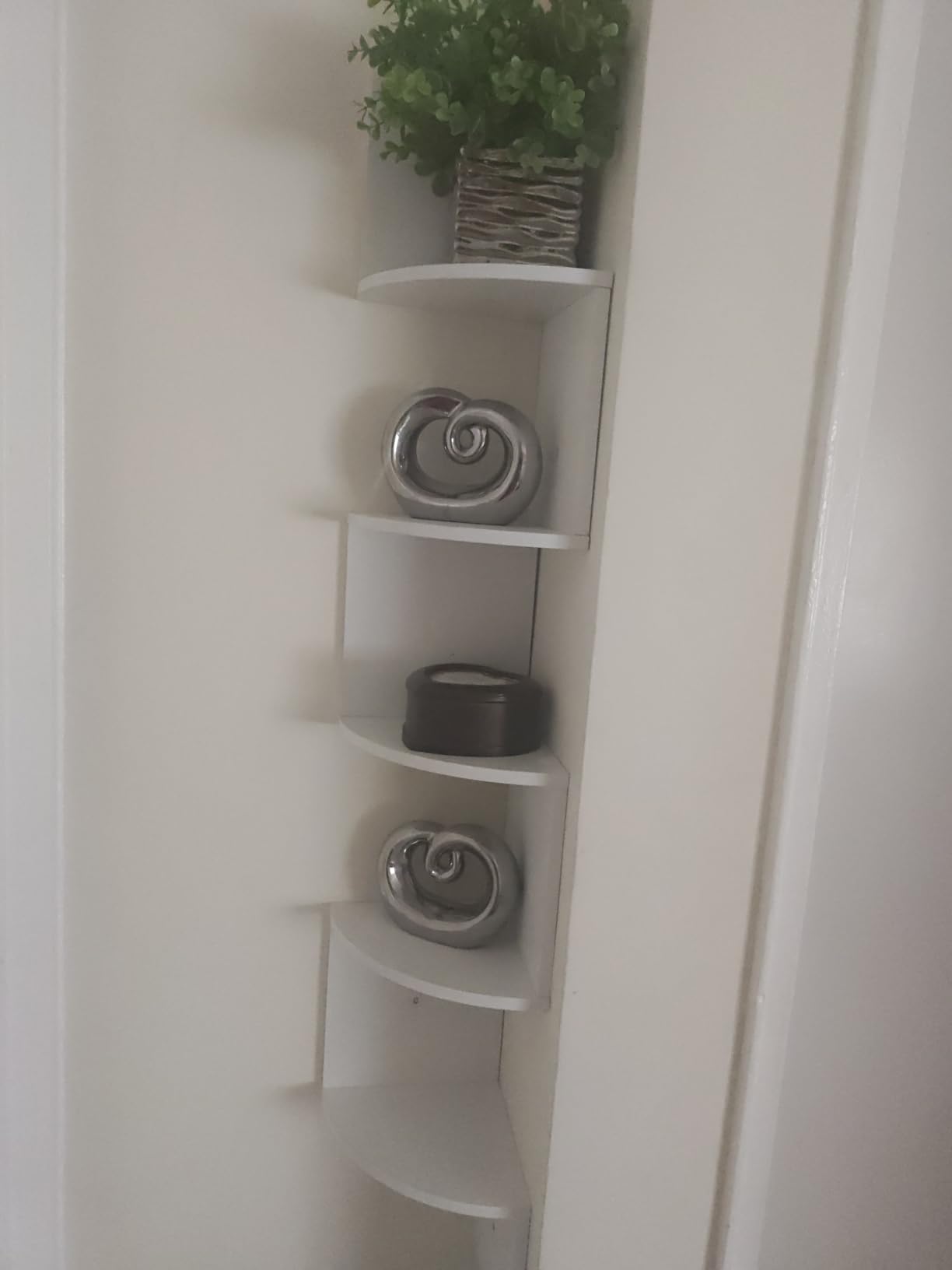 VASAGLE CUSTOS Collection - Corner Shelf Wall Mount, 5-Tier Floating Corner Bookshelf, Plant Shelf for Bedroom, Living Room, Bathroom, Home Office, Cloud White ULBC72WT customer photo 2