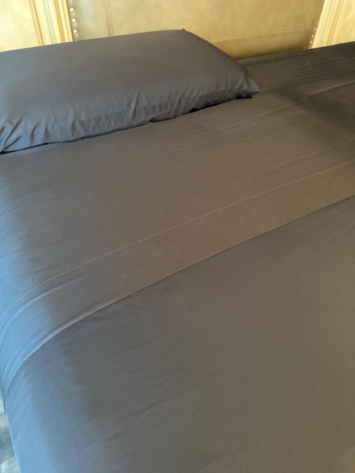 LUXOME Luxury Sheet Set | 100% Rayon (Viscose) from Bamboo | King Size - White | Deep Pockets | 4-Piece Set (Fitted, Flat, 2 Pillowcases) customer photo 1