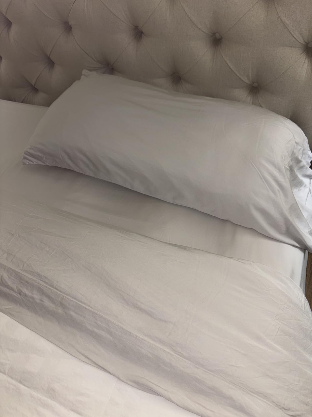 LUXOME Luxury Sheet Set | 100% Rayon (Viscose) from Bamboo | King Size - White | Deep Pockets | 4-Piece Set (Fitted, Flat, 2 Pillowcases) customer photo 2