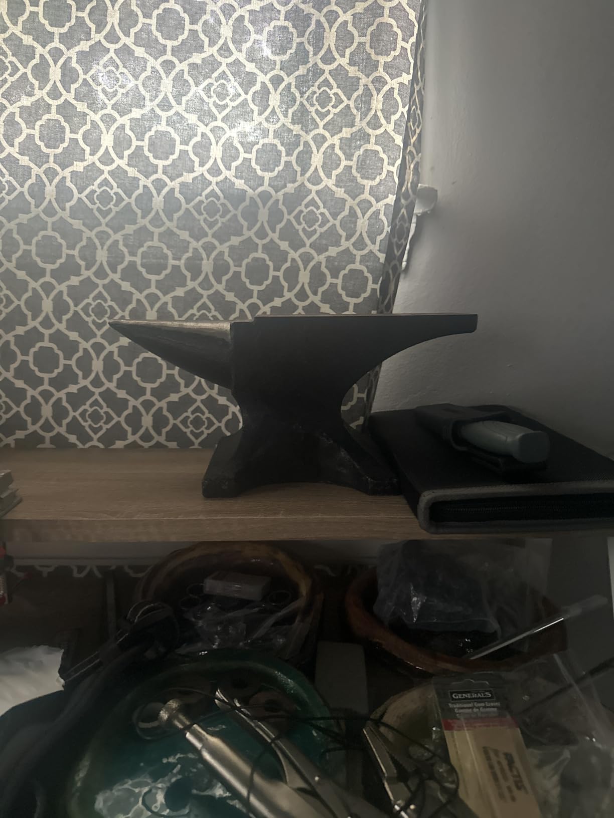 VEVOR Blacksmith Anvil 55 lbs (25 kg) Single Piece of Iron with Square Holes Ideal for Metalurgical and Blacksmiths in Metal Workshop and for Riveting Flattening Forging and Forming Metal customer photo 2