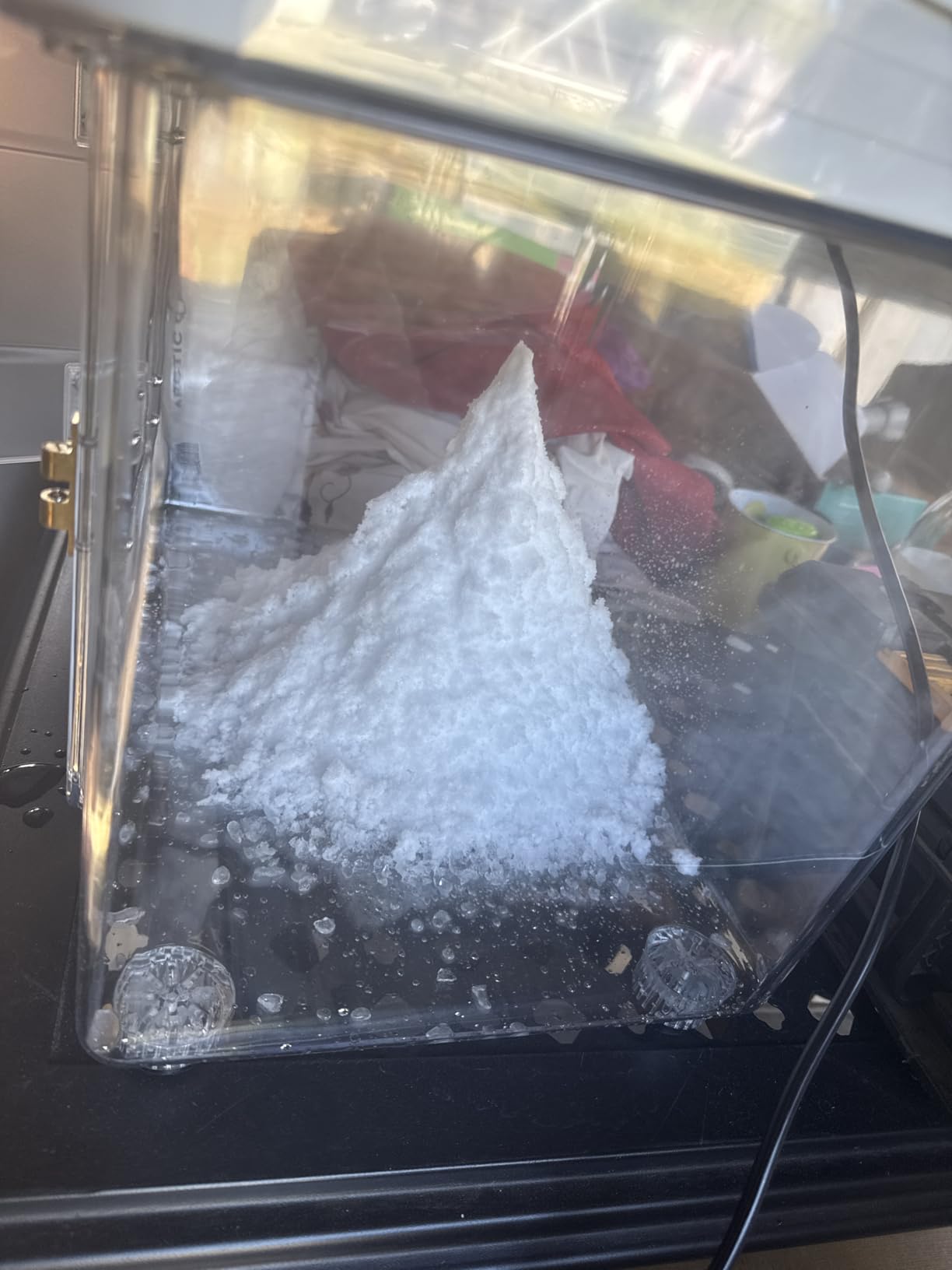 VEVOR 110V Commercial Ice Crusher 661LBS/H, ETL Approved 300W Electric Snow Cone Machine with Dual Blades, Stainless Steel Shaved Ice Machine with Safety On/Off Switch for Family, Restaurants, Bars customer photo 2