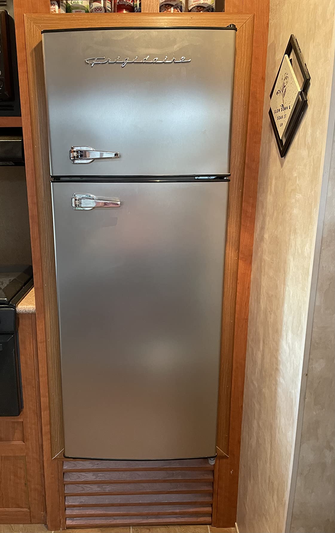 Frigidaire, 2 Door Apartment Size Refrigerator/Freezer Combo, 7.5 cu ft, Platinum Series, Stainless, 23