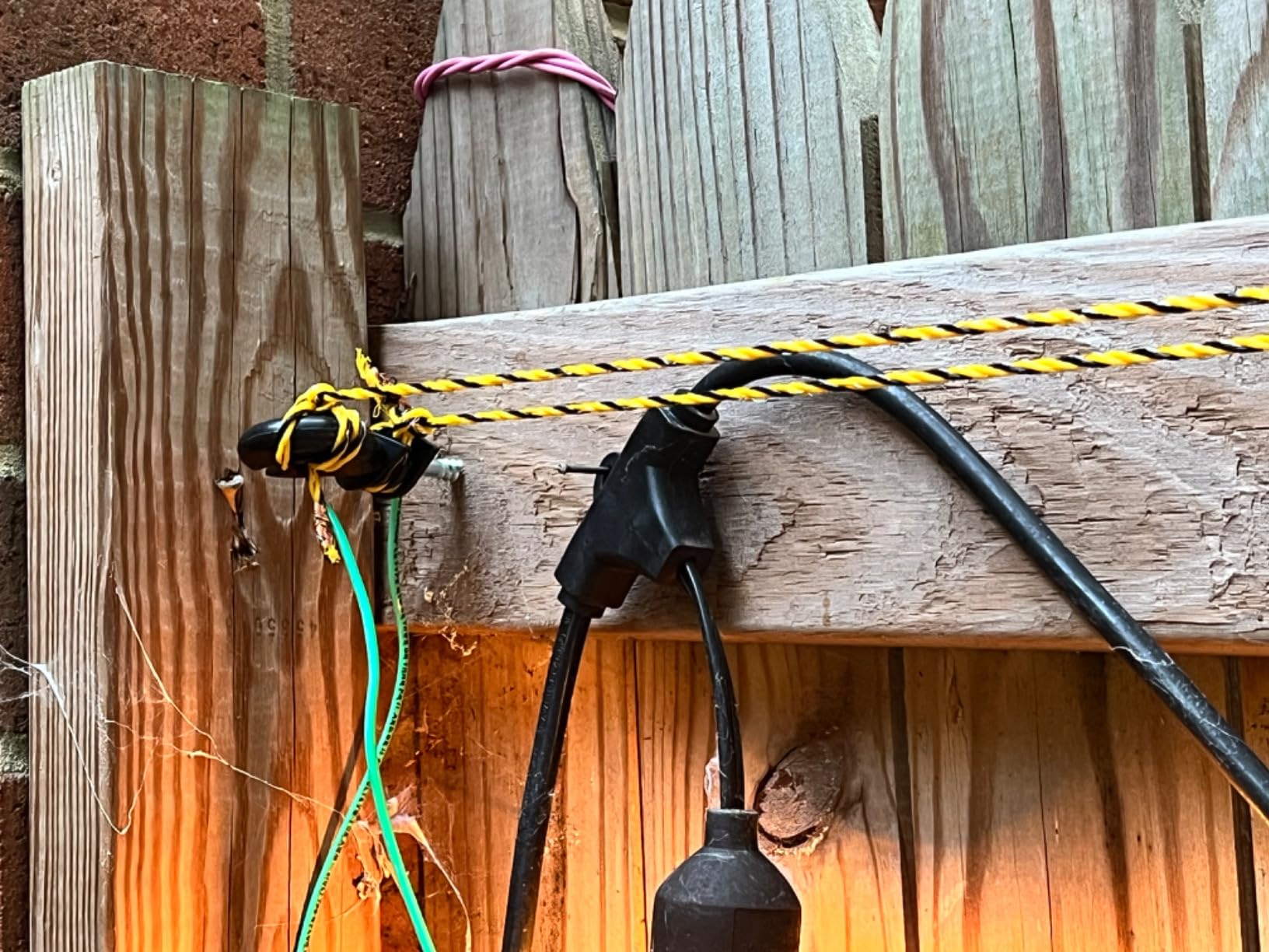 Briidea 2-Mile Electric Fence Energizer for Preventing Wild Animals Intruding 8 Acres Output Voltage 5000 V 0.1Joule customer photo 1