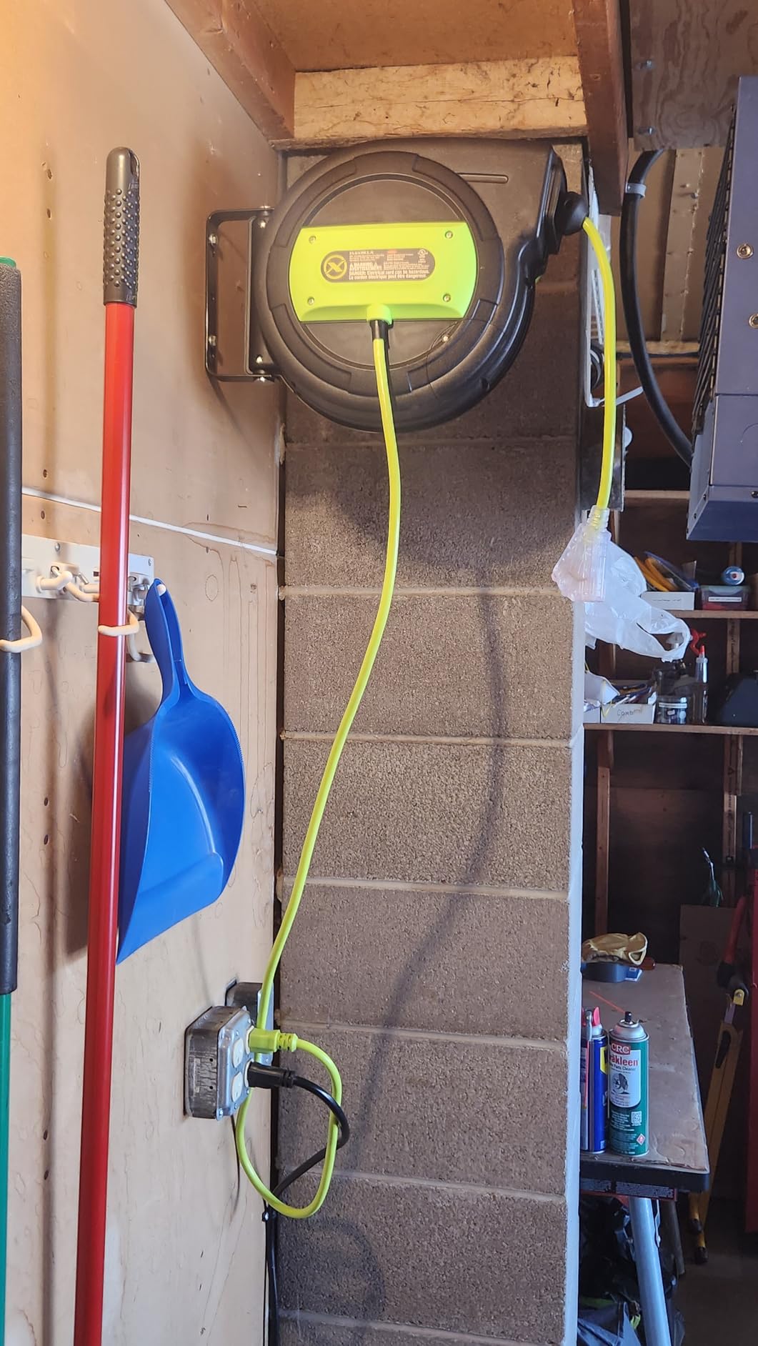 Flexzilla Retractable Extension, 14/3 AWG SJTOW, 50', Grounded Triple Tap Outlet Electric Cord Reel, ZillaGreen, FZ8140503 customer photo 1