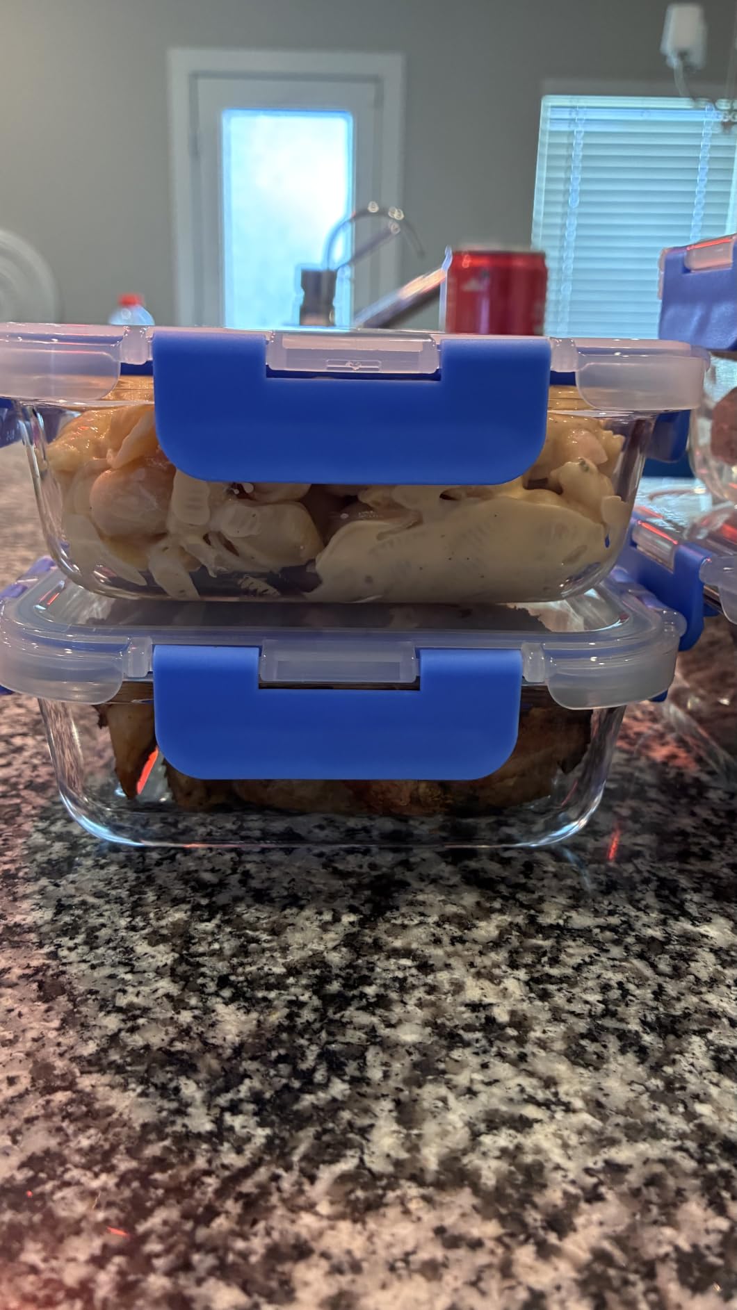 Amazon Basics Glass Food Storage Containers, Leak Proof, Oven Safe, Easy to Clean, Stain Resistant, Set of 7, 14 Pieces Including Lids, BPA-Free, Clear with Blue Silicone Ring customer photo 1