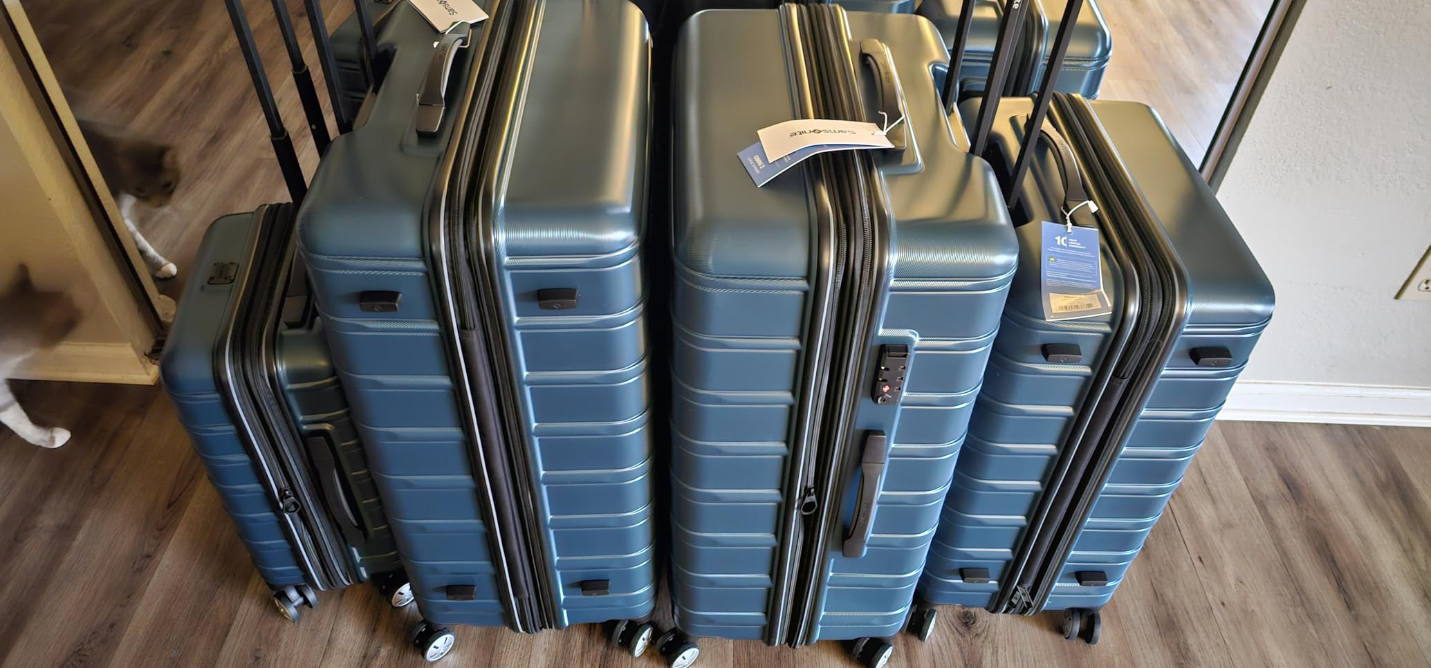Samsonite Omni 2 Hardside 3 Piece Set - Includes Global Carry-On, Medium, & Large Checked Suitcases - 360° Dual Spinner Wheels - Integrated TSA Lock & Expansion - Amazon Exclusive - Midnight Black customer photo 1