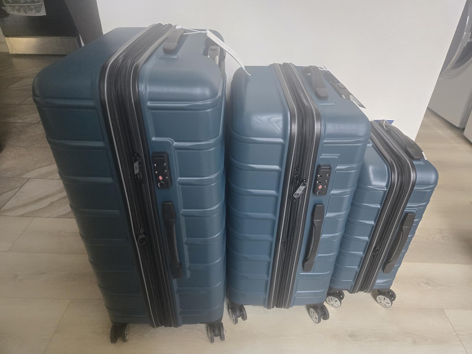 Samsonite Omni 2 Hardside 3 Piece Set - Includes Global Carry-On, Medium, & Large Checked Suitcases - 360° Dual Spinner Wheels - Integrated TSA Lock & Expansion - Amazon Exclusive - Midnight Black customer photo 2