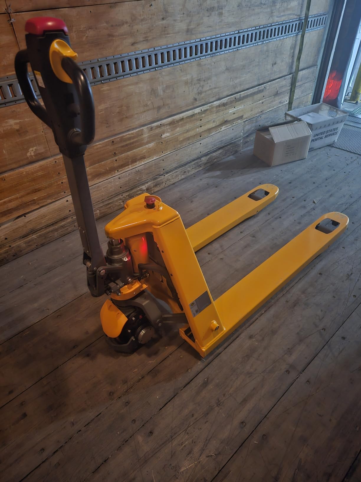 APOLLOLIFT Electric Pallet Jack, Classic Pallet Truck 3300Lbs, 48x27 Forks | with Lithium Battery Powered Pallet Truck Multi-function Handle customer photo 2