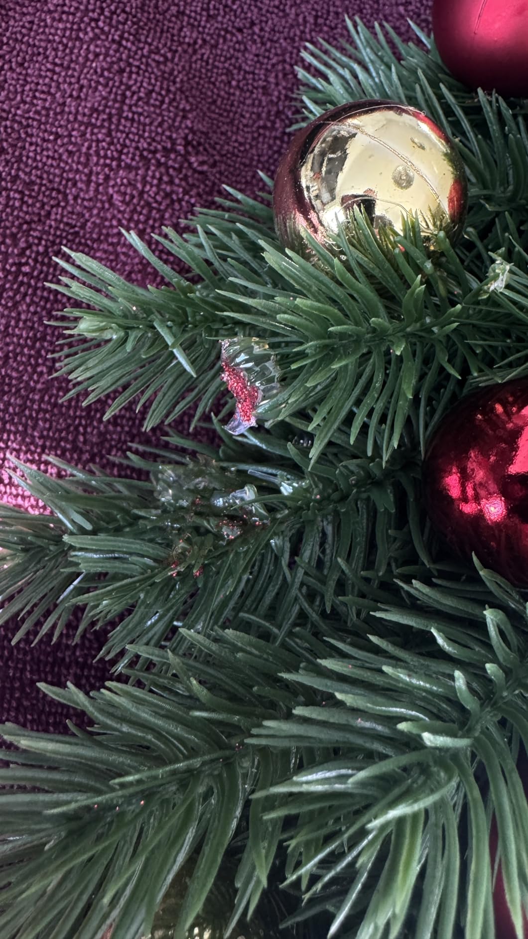 Juegoal 16 Inch Pre-Lit Christmas Wreath with Metal Hanger, Large Red Bow and Colored Balls, Battery Operated with Warm White 40 LEDs Lights, Front Door Spruce Lighted Wreath X-max Decorations customer photo 1