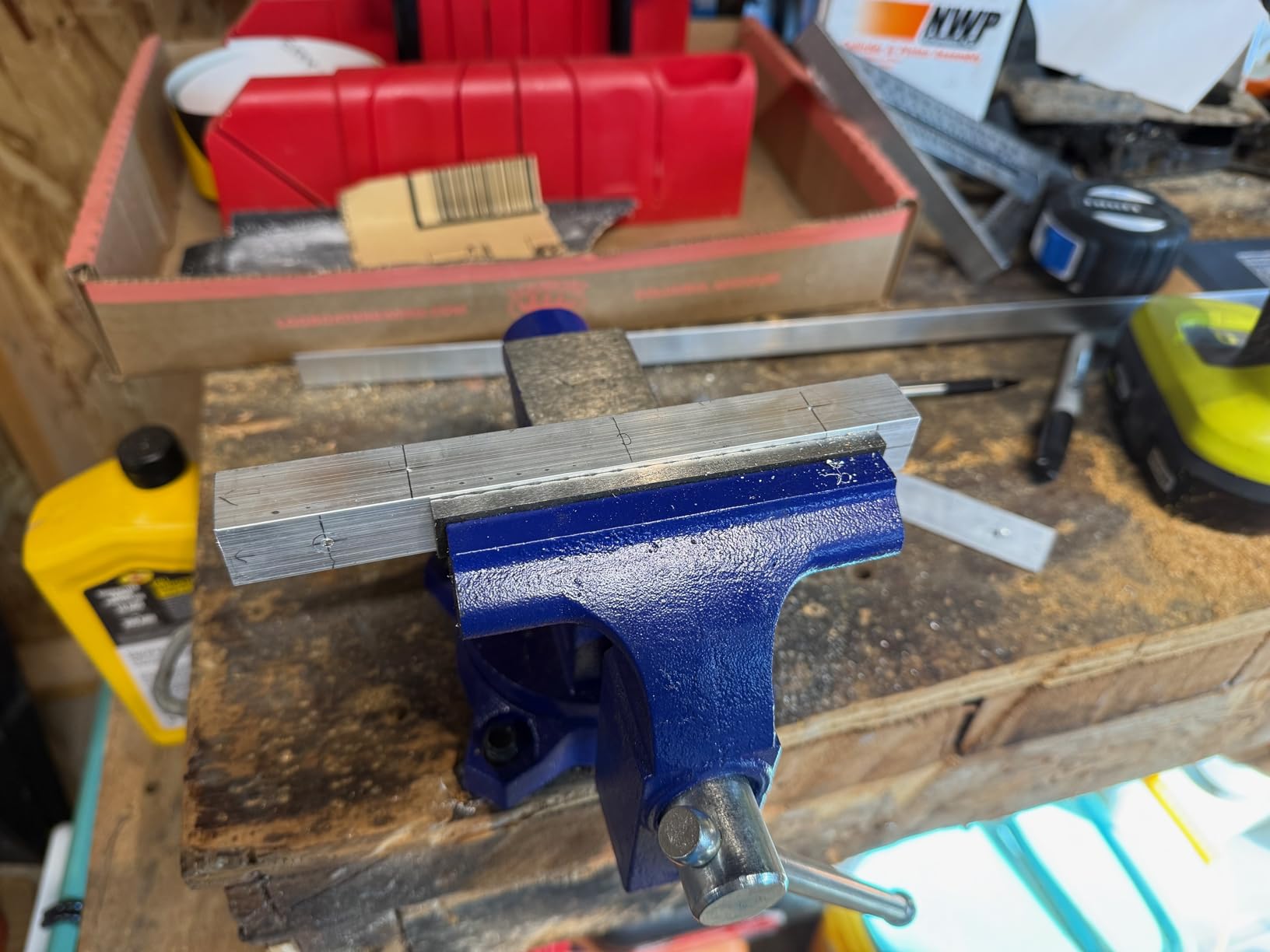 WORKPRO Bench Vise, 4-1/2 inch Vice for Workbench - Utility Combination Pipe Home Vise, Swivel Base Bench for Woodworking customer photo 2