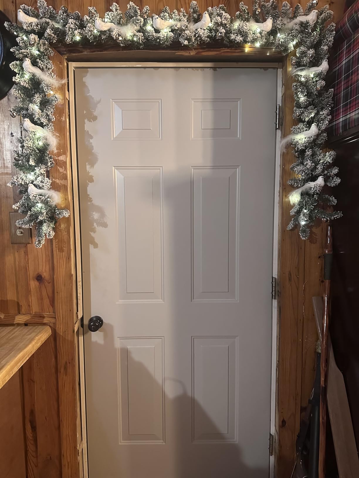 Glitzhome 9ft Christmas Garland for Mantle, Pre-Lit Snow Flocked Christmas Garland with Warm White LED Lights and Timer for Fireplace, Dining Table, Stairs Christmas Decoration customer photo 1