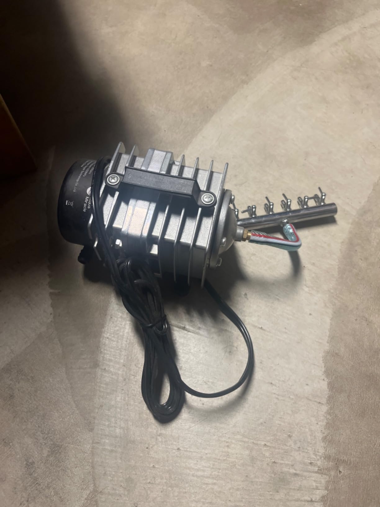 AquaMiracle Aquarium Air Pump Commercial Air Pump with Aluminum Housing, 600/1000/1200/1750GPH Fish Tank Bubbler Pond Aerator for Aquariums, Ponds, Hydroponics customer photo 1