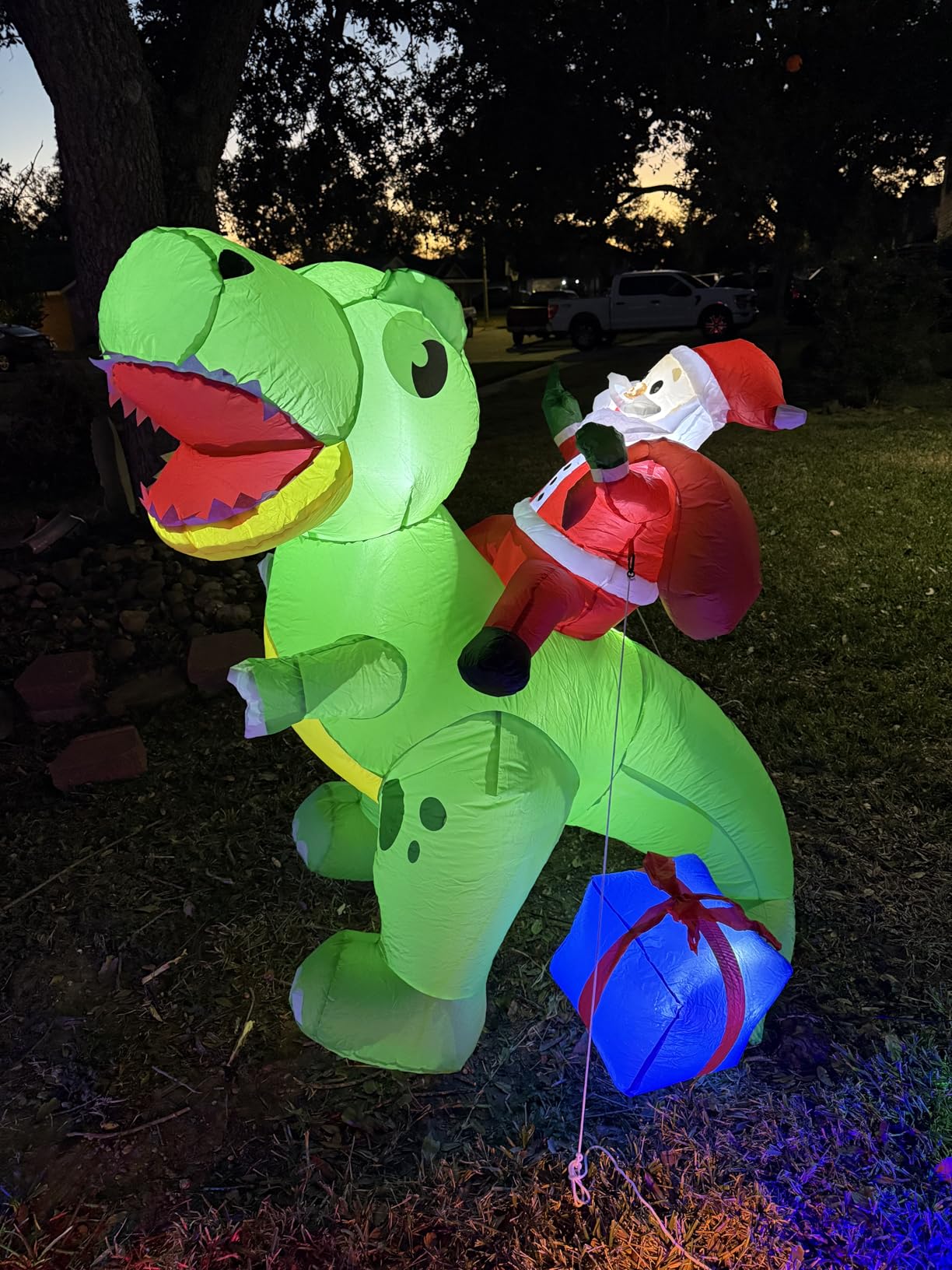 Joiedomi 6 FT Long Christmas Inflatable Dinosaur Outdoor Decoration, Inflatable Santa Riding Dinosaur with Build-in LEDs, Christmas Blow Up Yard Decoration for Xmas Party Garden Lawn Winter Décor customer photo 1