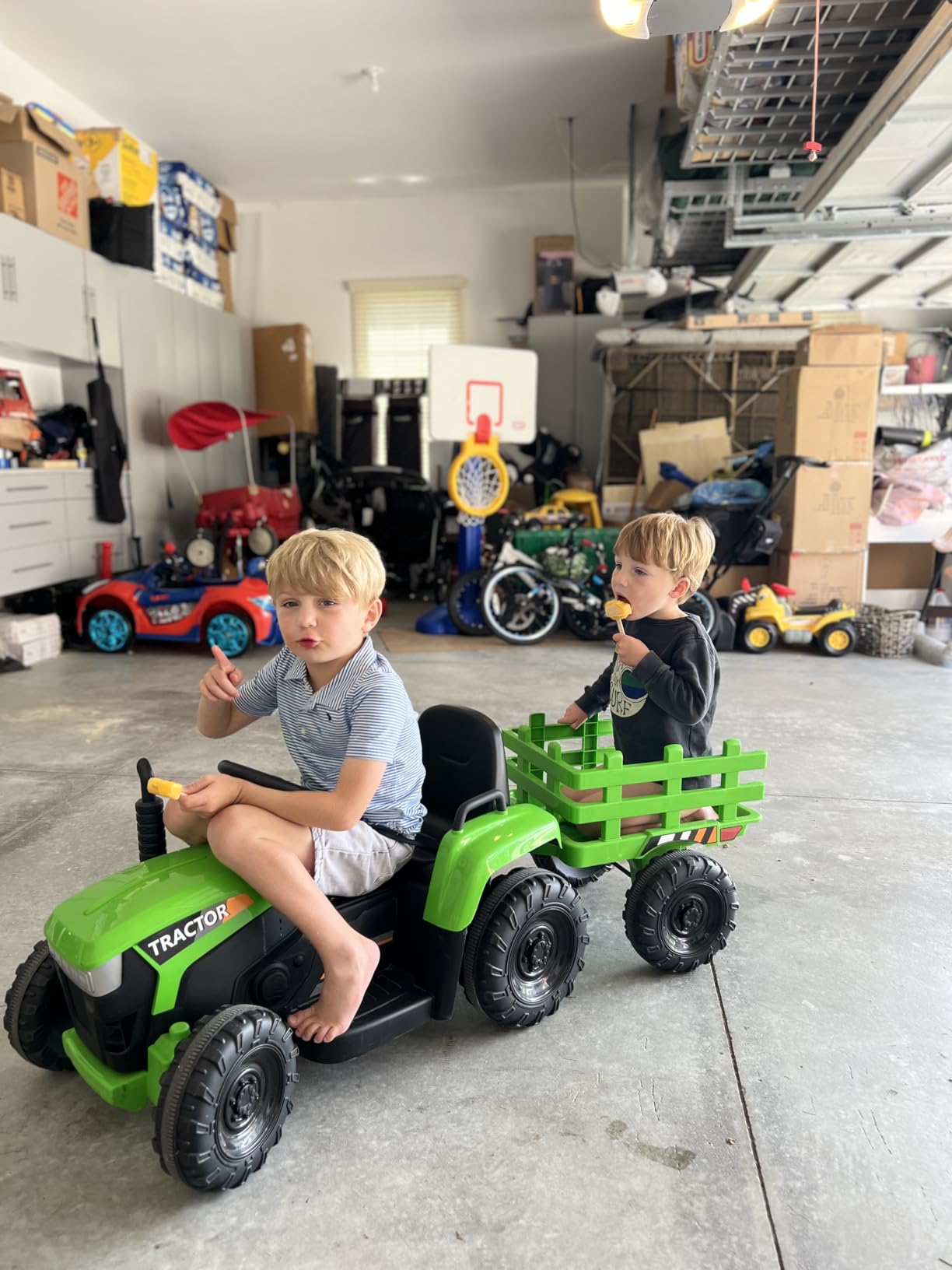 TOBBI Kids Electric Ride On Toy Tractor, Toddlers 12V Battery-Powered Car to Drive, 35W Dual Motor 6-Wheels Trailer Vehicle with 3-Speeds/LED & Horn Functions for Children Aged 3-8, Dark Green customer photo 1