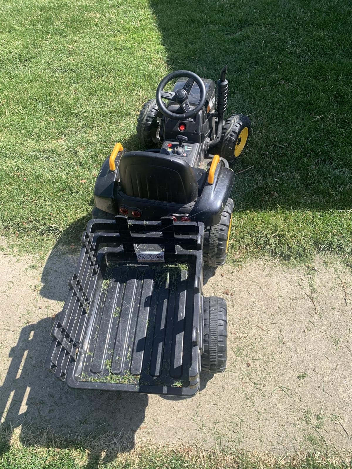 TOBBI Kids Electric Ride On Toy Tractor, Toddlers 12V Battery-Powered Car to Drive, 35W Dual Motor 6-Wheels Trailer Vehicle with 3-Speeds/LED & Horn Functions for Children Aged 3-8, Dark Green customer photo 2