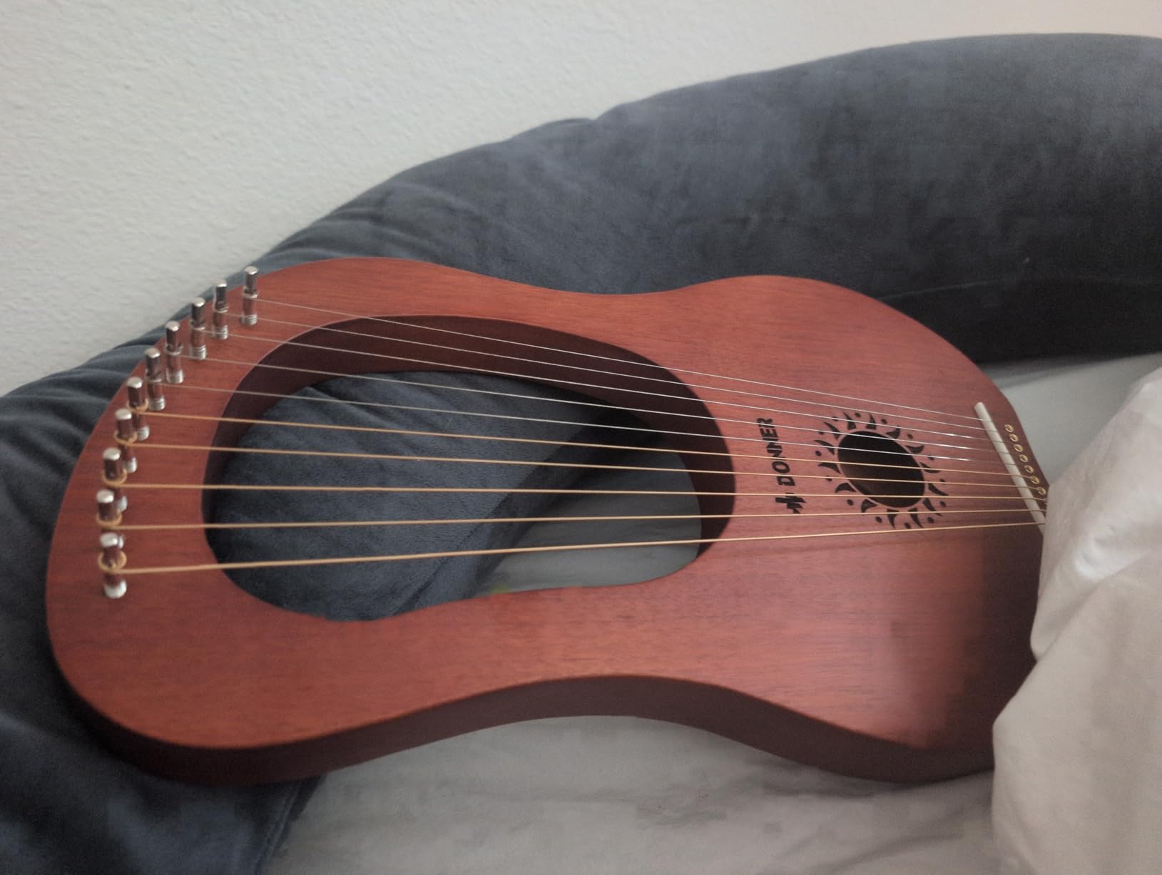Donner Lyre Harp, 16 Metal Strings, Mahogany Body and Copper Saddle DLH-003 Lyre Harp with Tuning Wrench, Spare String Set, Black Gig Bag, Manual, Ancient Greece Style customer photo 2