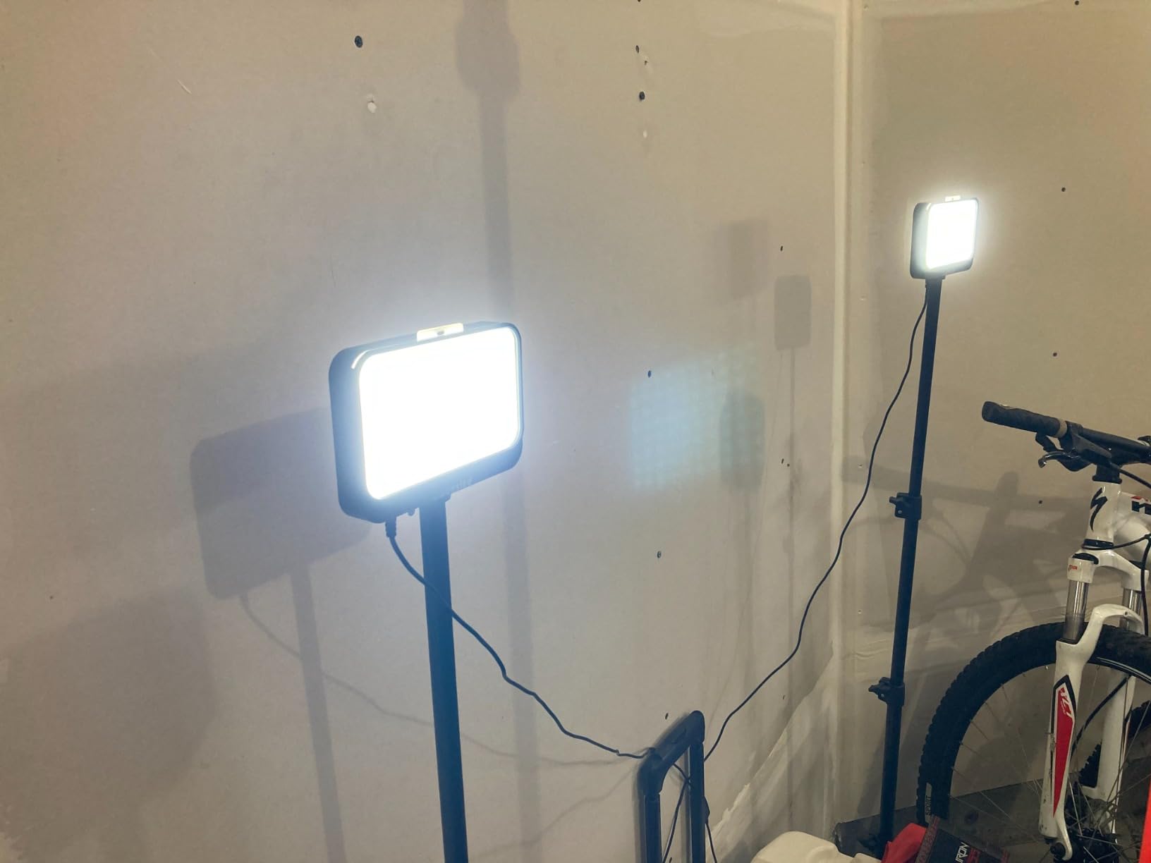UBeesize LED Video Light Kit, 2Pcs Dimmable Continuous Portable Photography Lighting with Adjustable Tripod Stand & 5 Color Filters for Tabletop/Low-Angle Shooting, for Zoom, Game Streaming, YouTube customer photo 1