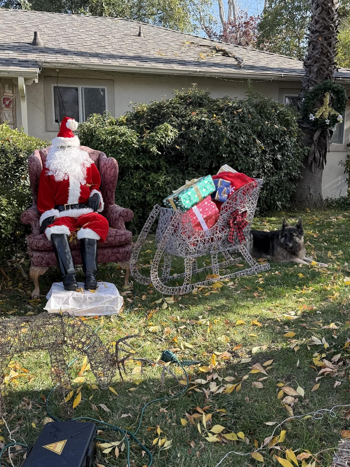 Best Choice Products Lighted Christmas 4ft Reindeer & Sleigh Holiday Outdoor Yard Decoration Set w/ 205 LED Lights, Stakes, Zip Ties - Gold customer photo 2