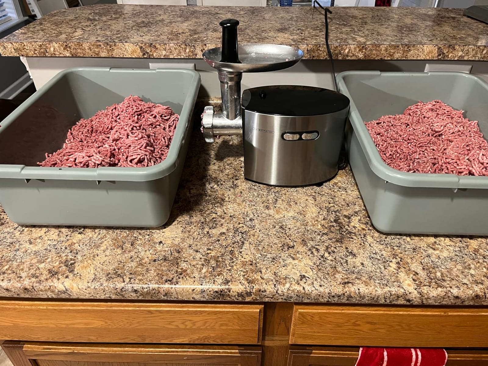 Meat Grinder, 2800W Max Meat Grinder Electric, ETL Approved Heavy Duty Meat Mincer Machine with 2 Blades, 3 Plates, Sausage Stuffer Tubes & Kubbe Kit for Home Kitchen Use customer photo 2