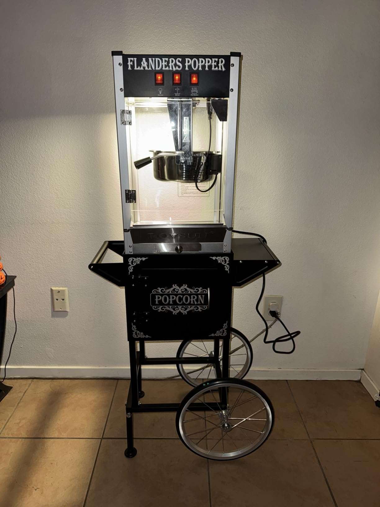 ROVSUN Popcorn Machine with Cart & 8 Oz Kettle Makes Up to 32 Cups ETL Certified, Vintage Popcorn Machine with Stainless Steel Scoop, Oil Spoon & 3 Popcorn Cups for Commercial Home Movie Theater, Red customer photo 2