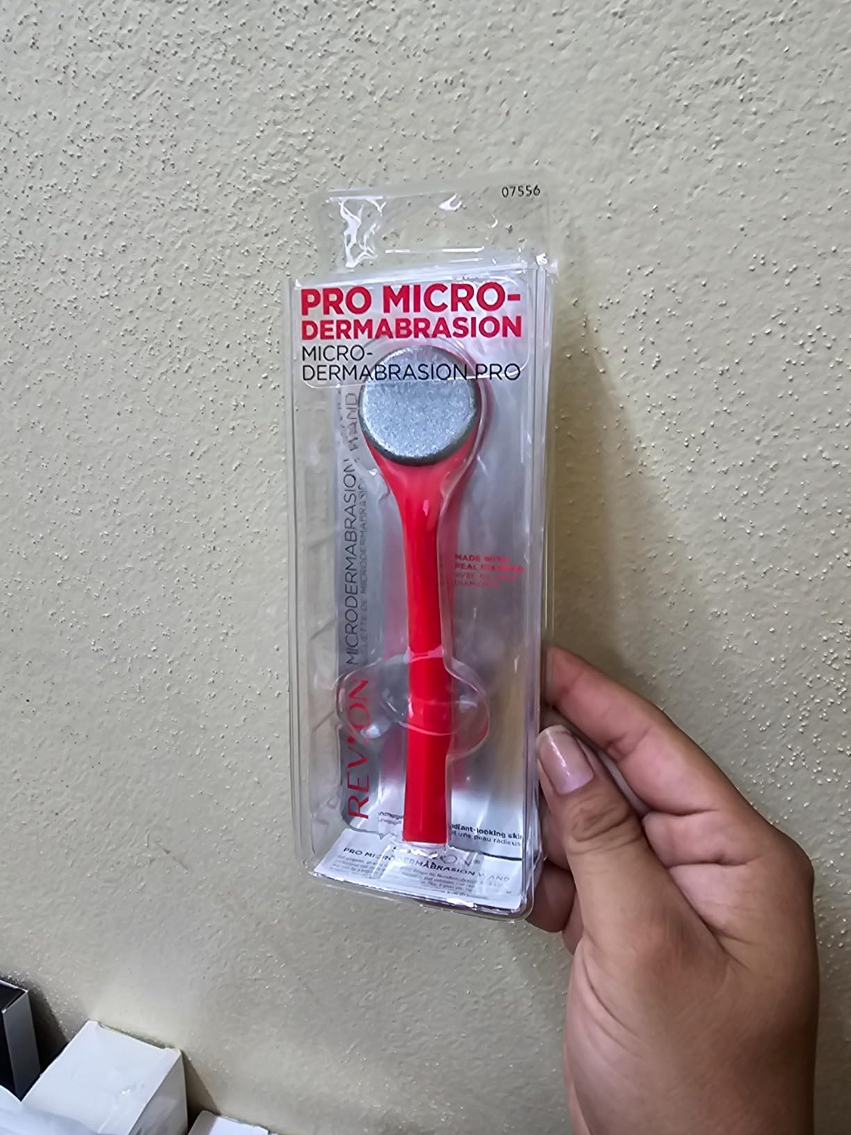 Revlon Microdermabrasion Wand, Gently Exfoliate Skin with Real Diamond Grit, 1 Count customer photo 1