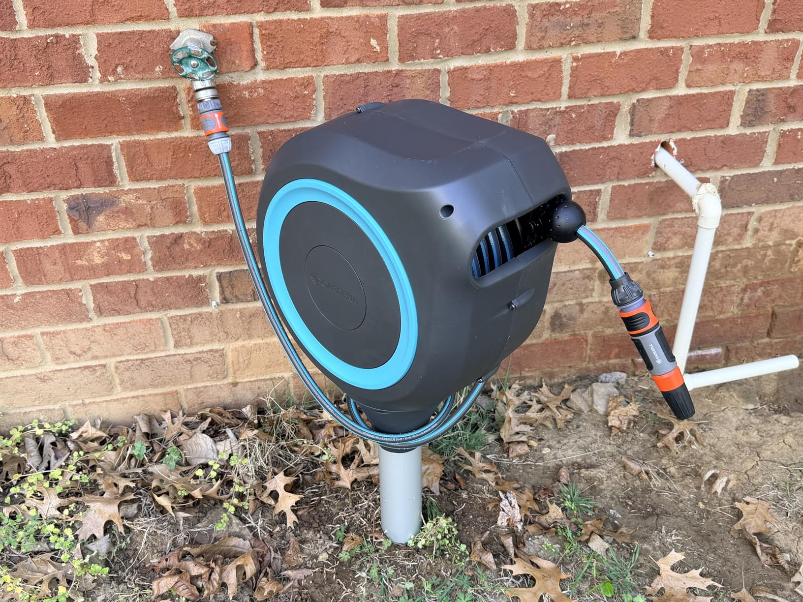 GARDENA Automatic Retractable Garden Hose Reel - 50 Feet - 360 Degree Swivel Outdoor Hose Reel with Metal Spike Base customer photo 2