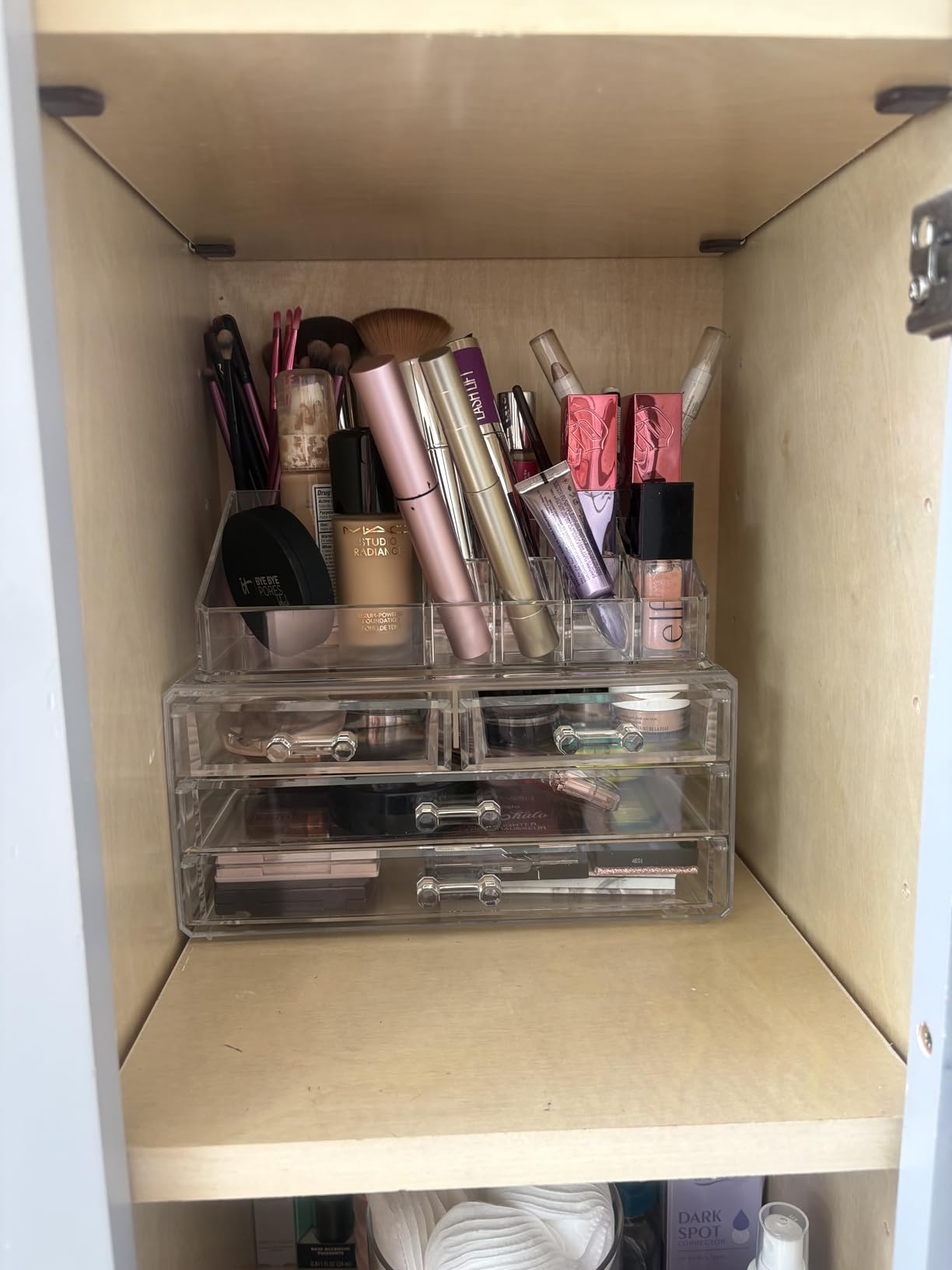 Brookstone Makeup Organizer Countertop, Cosmetic Display Case, Acrylic Makeup Storage for Vanity, Clear Make-up Organizer for Vanity, Accessories Holder with Drawers customer photo 1