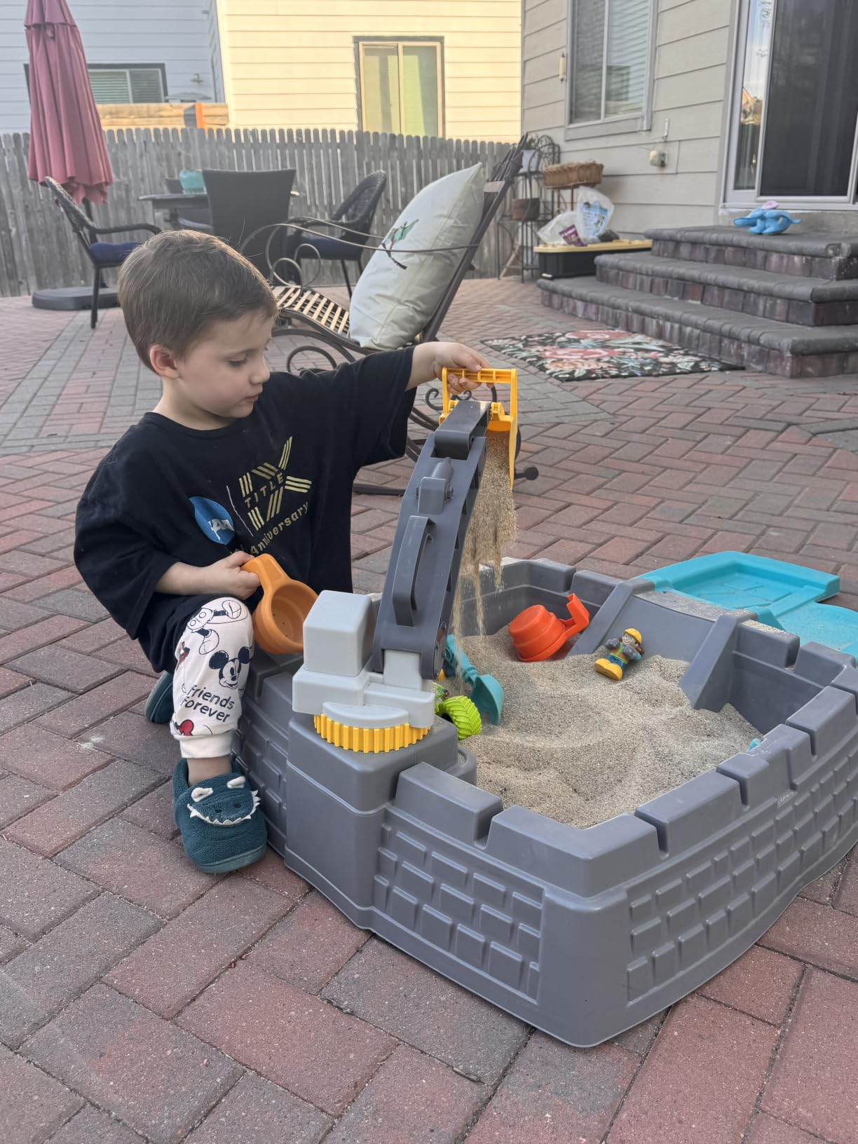 Little Tikes Dirt Diggers Excavator Sandbox for Kids, Including lid and Play Sand Accessories, Multicolor customer photo 2