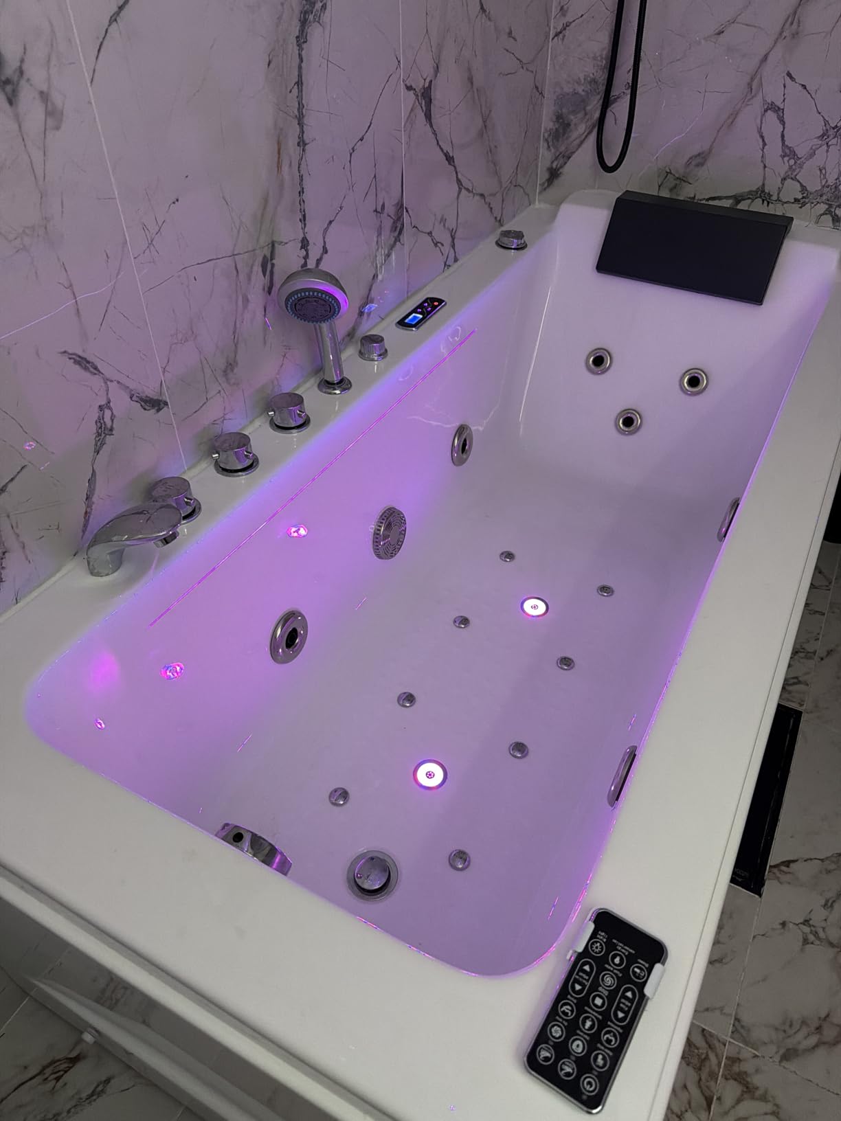 1125W Whirlpool Tub, 72
