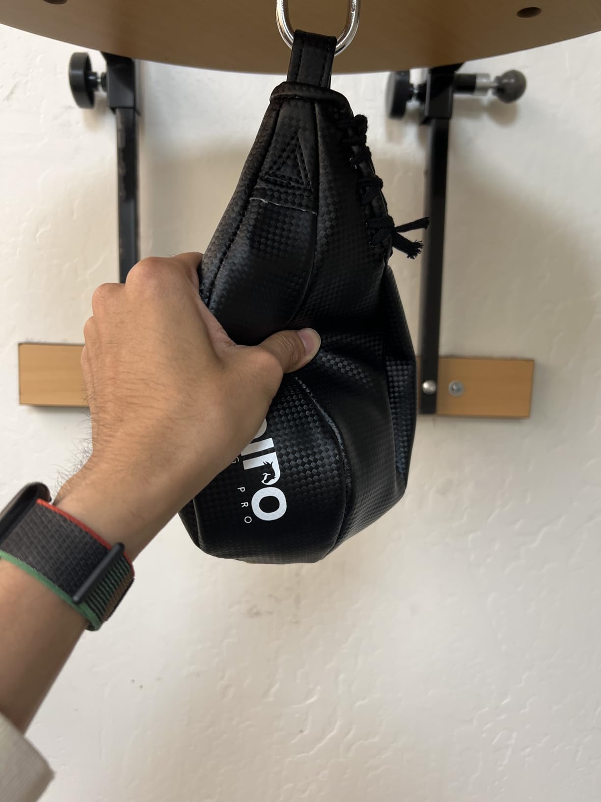 Superior Boxing Speed Bag - PU Leather Speed Punching Ball - Heavy Duty Hanging Swivel Ball for Gym & MMA Muay Thai Sports Fitness customer photo 2