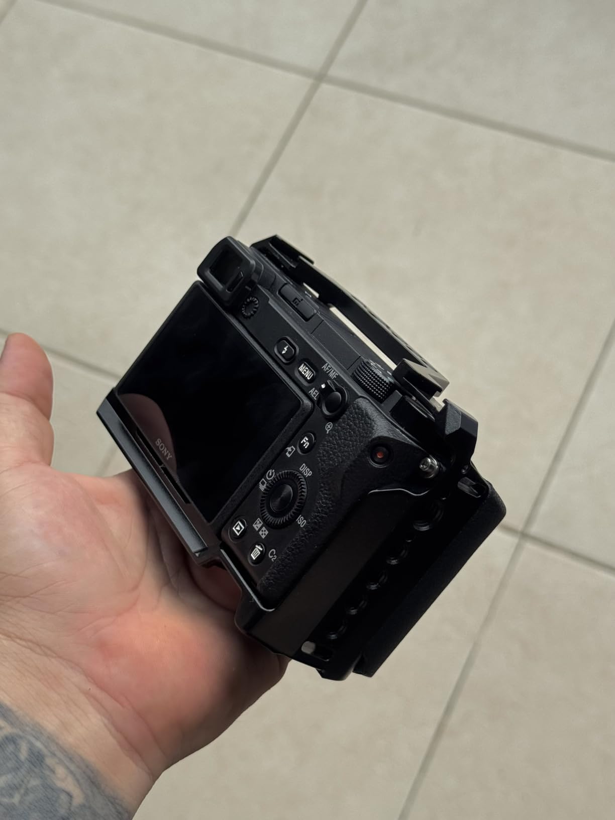 SmallRig Camera Cage with Silicone Handgrip & Cold Shoe for Sony a6100, a6300, a6400-3164 customer photo 1