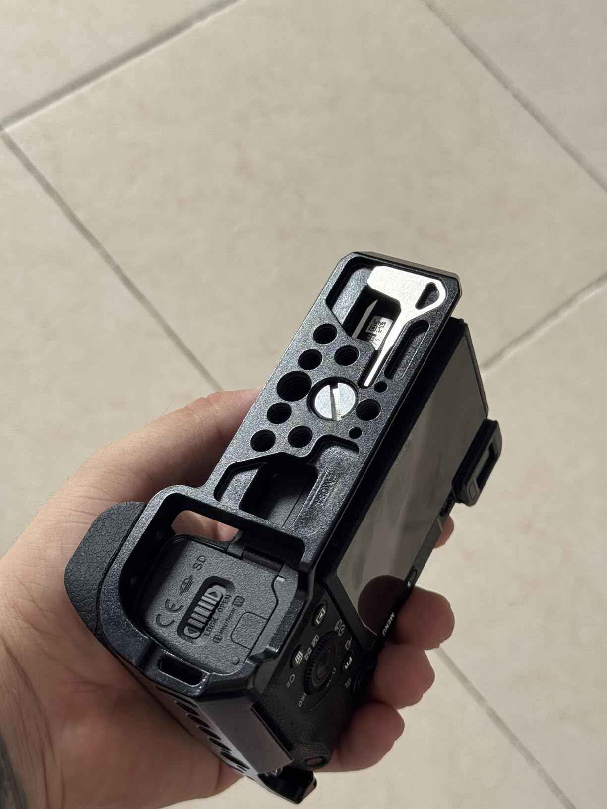 SmallRig Camera Cage with Silicone Handgrip & Cold Shoe for Sony a6100, a6300, a6400-3164 customer photo 2