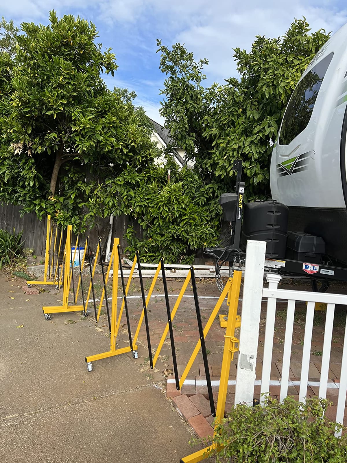 Trafford 16-Ft Industrial Expandable Metal Barricade, Yellow/Black Gate customer photo 1