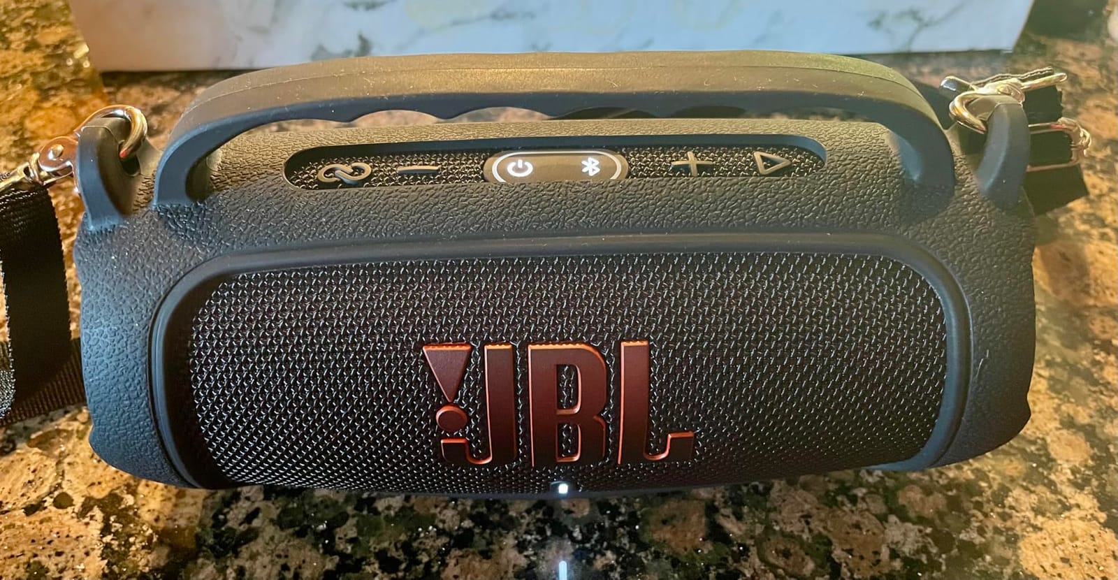 JBL Charge 5 - Portable Waterproof Speaker - Black | Bold JBL Original Pro Sound, 20 hours of playtime, IP67 waterproof and dustproof customer photo 2