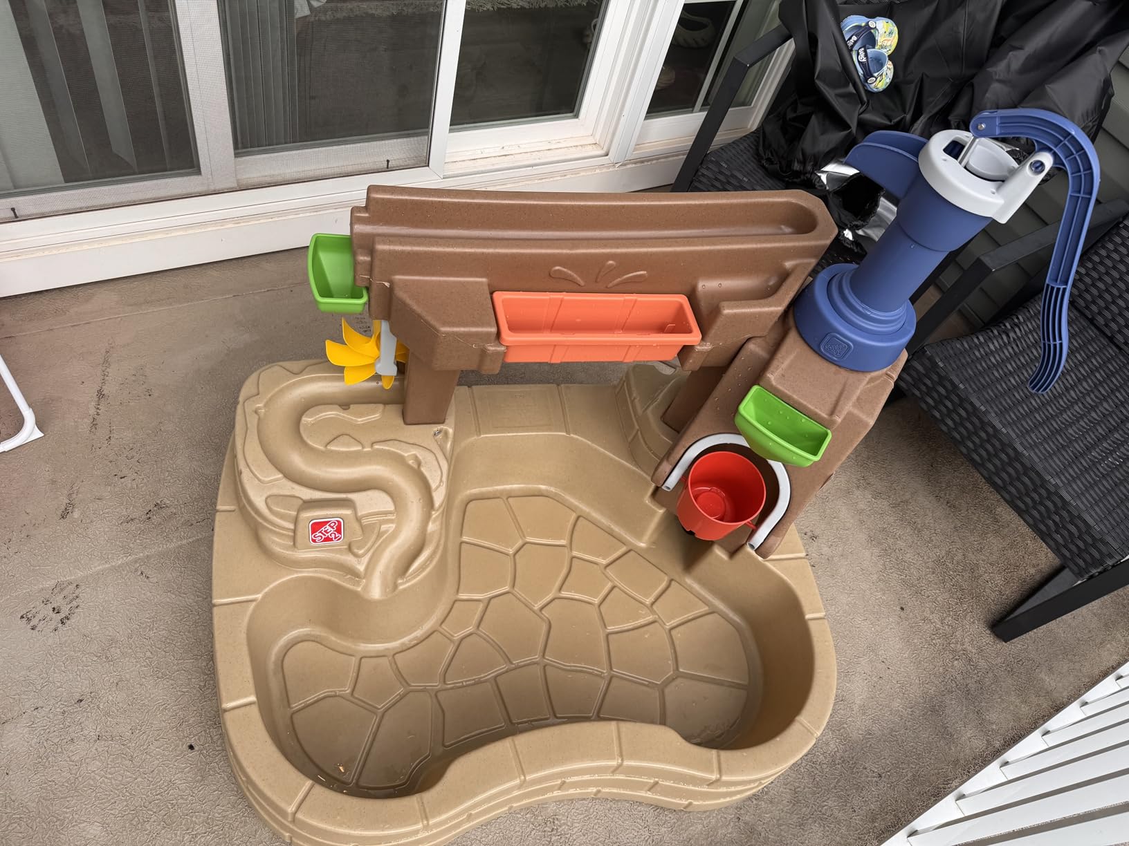 Step 2 Pump & Splash Discovery Pond Water Table, Kids Water Sensory Activity Pool, Summer Outdoor Toys, 10 Piece Toy Accessories, For Toddlers 2+ Years Old customer photo 1