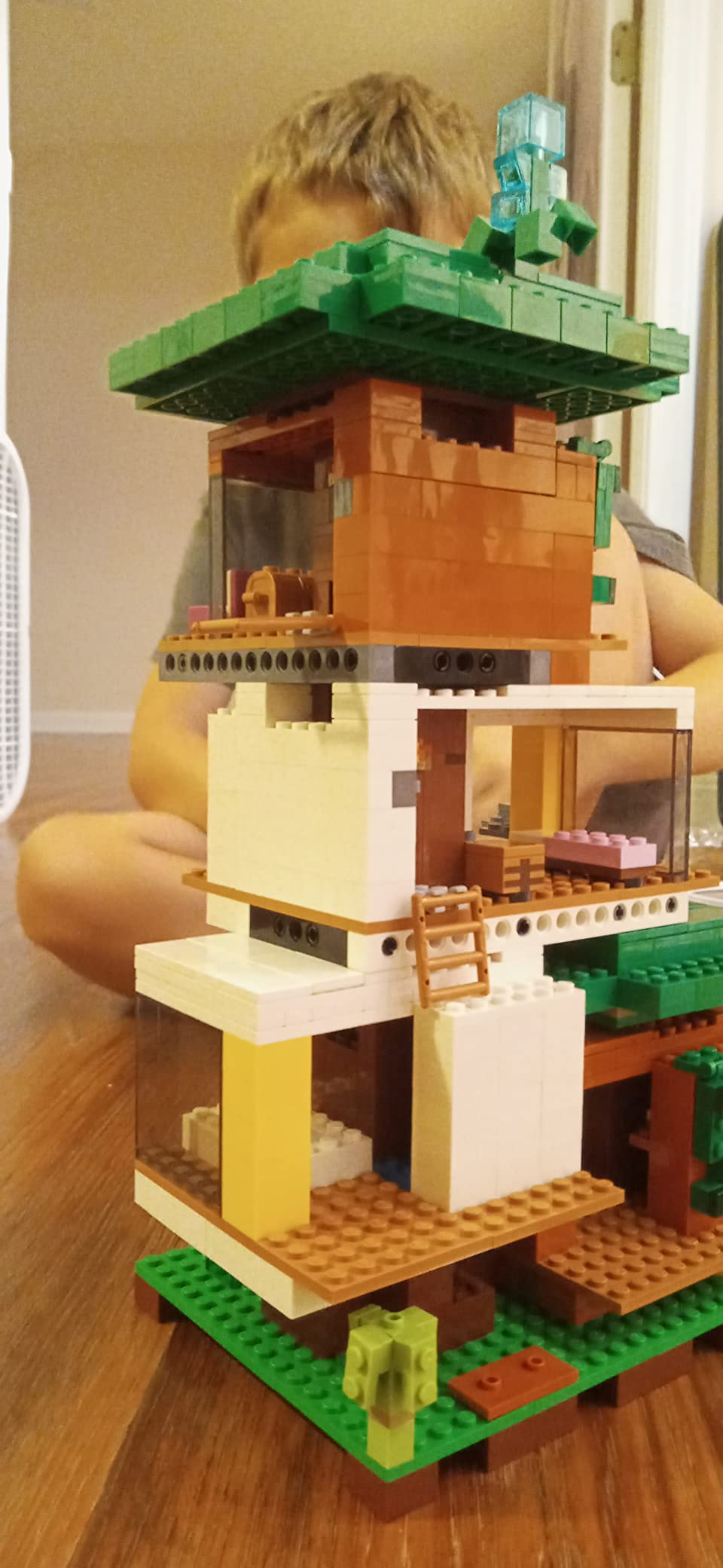 LEGO Minecraft The Modern Treehouse 21174 Giant Treehouse Building Kit Playset; Fun Toy for Minecraft-Gaming Kids; New 2021 (909 Pieces) customer photo 2