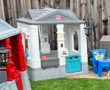 Step2 Neat & Tidy Cottage Kids Playhouse, Indoor and Outdoor Playset, Interactive Sounds, Toddlers 1.5+ Years Old, Easy to Assemble, Grey customer photo 1