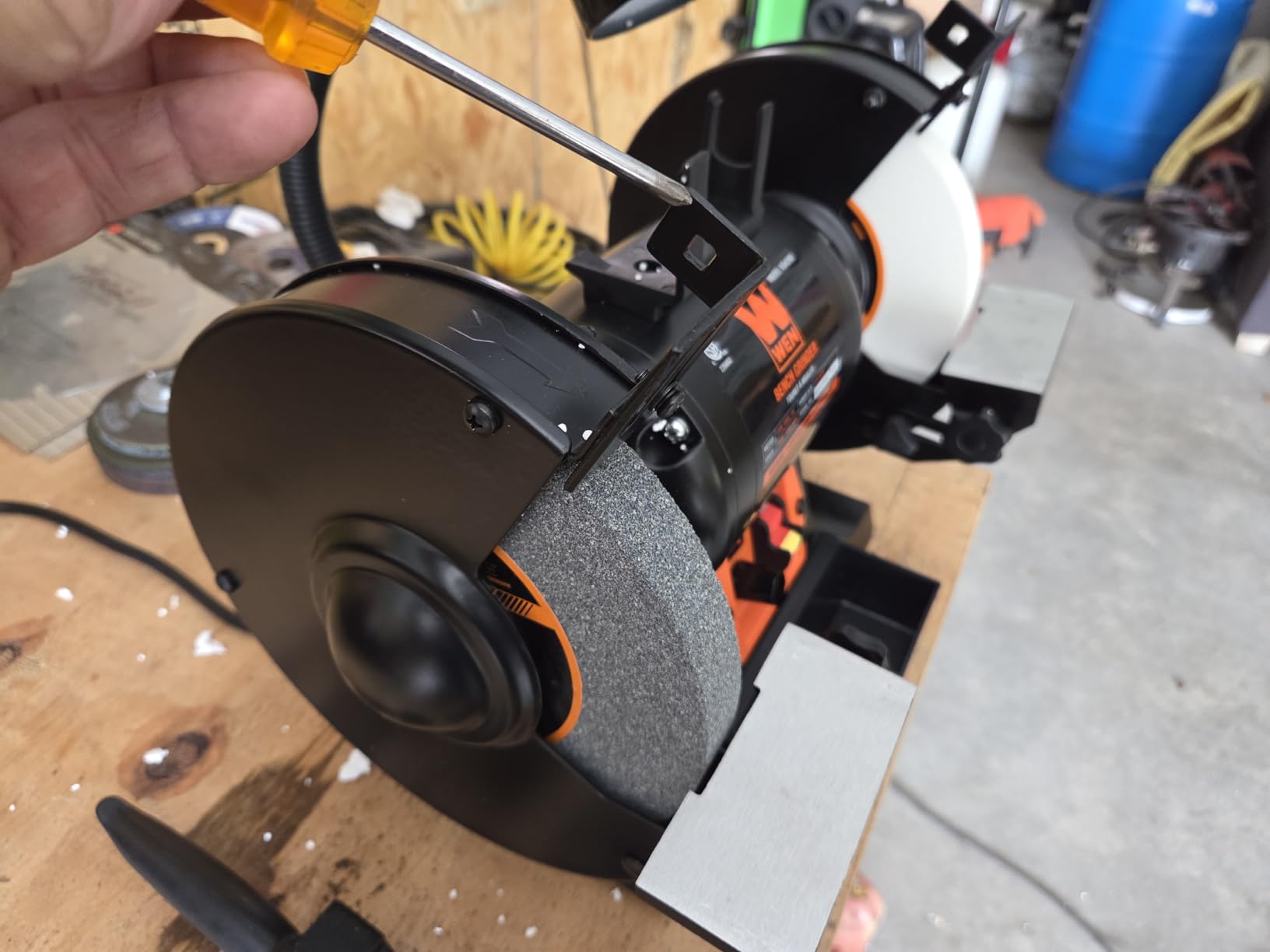 WEN BG4280 5-Amp 8-Inch Variable Speed Bench Grinder with Flexible Work Light, Black,orange customer photo 1