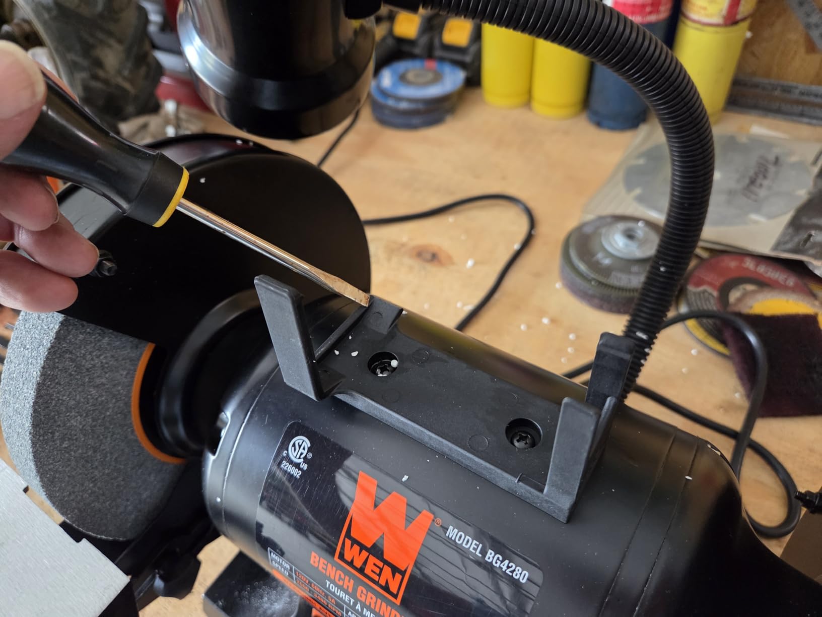 WEN BG4280 5-Amp 8-Inch Variable Speed Bench Grinder with Flexible Work Light, Black,orange customer photo 2