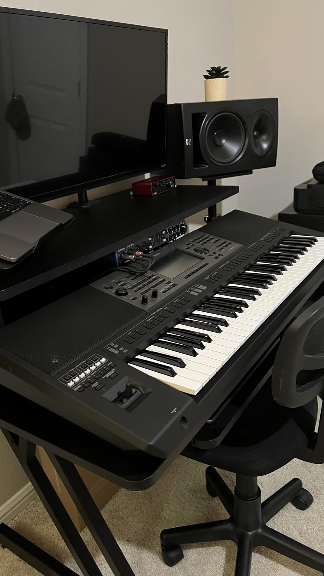 Yamaha PSR-A5000 61-Key World Music Arranger Keyboard, 210 New World Music Styles, Assignable Joystick Controller customer photo 2