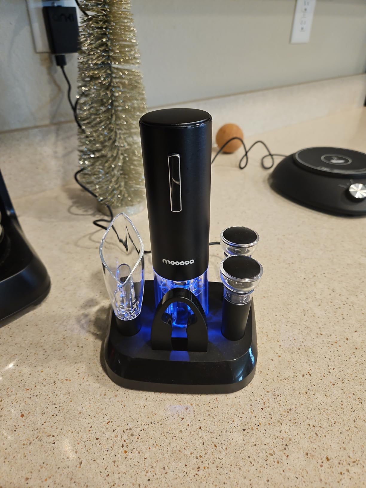 Moocoo Electric Wine Opener with Charging Base, Cordless Electric Wine Bottle Opener with 2-in-1 Aerator & Pourer, Foil Cutter, 2 Vacuum Preservation Stoppers, Display Charging Station for Easy Storage customer photo 2