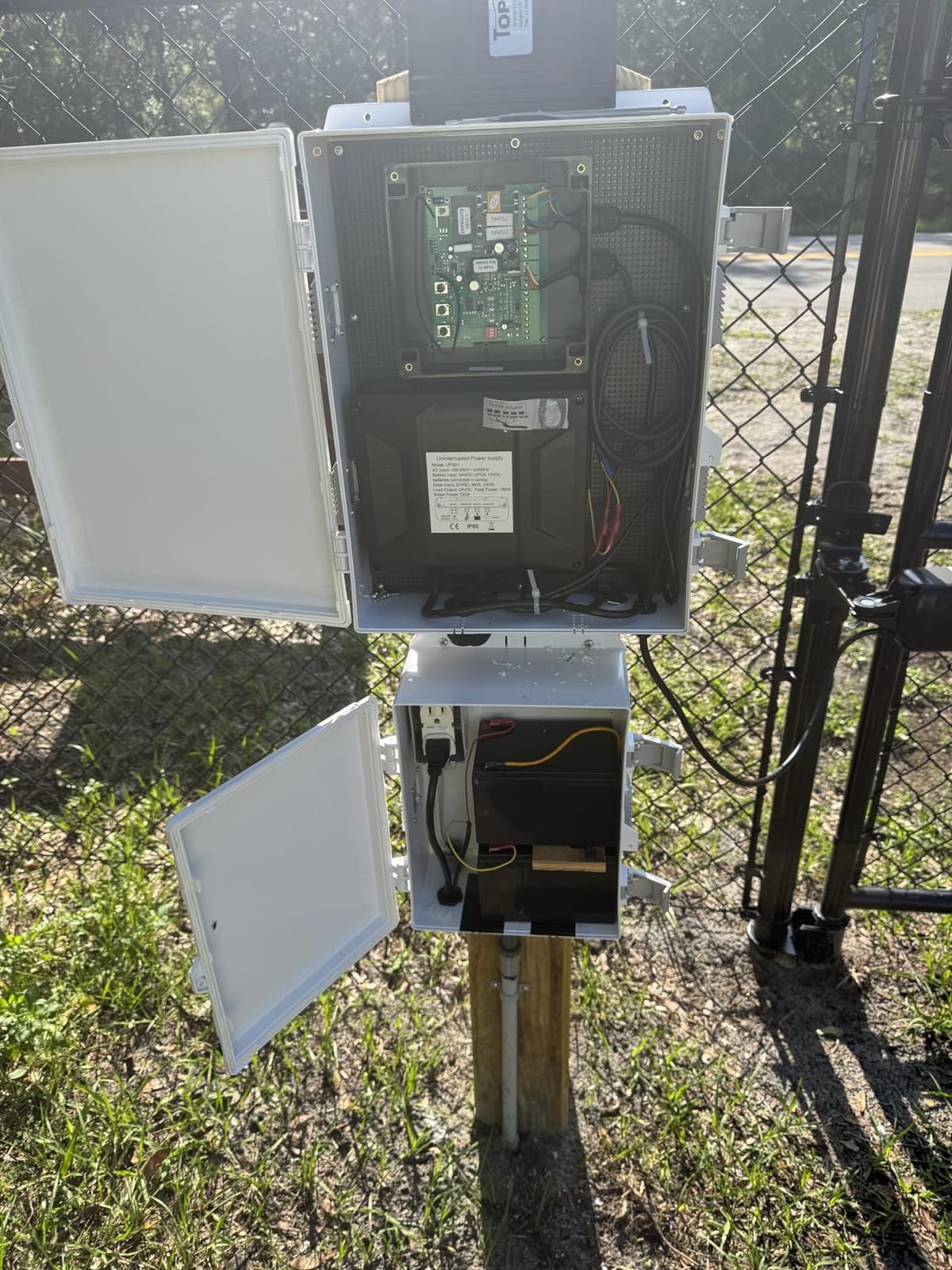 TOPENS A8131 Single Swing Gate Opener Heavy Duty Automatic Gate Motor for Single Swing Gates Up to 18ft, Electric Driveway Gate Operator AC Powered with Remote Control Kit Solar Compatible customer photo 1