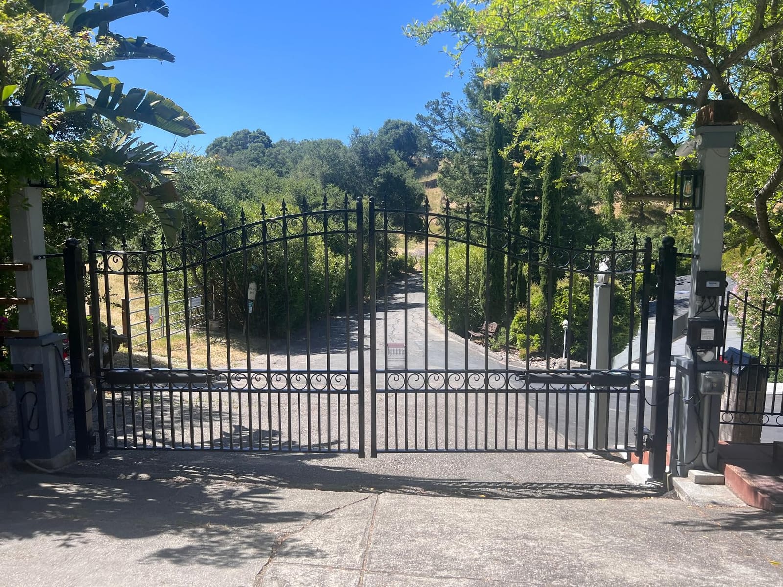 TOPENS A5132 Dual Swing Gate Opener Medium Duty Automatic Gate Motor for Double Swing Gates Up to 16ft per Arm, Electric Driveway Gate Operator AC Powered with Remote Control Kit Solar Compatible customer photo 2