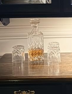 Whiskey Decanter 29oz, Crystal Whiskey Decanter with Stopper, Non-Lead, 828ml, Clear, Durable, Dishwasher Safe, Classic European Design, Gift Box Included customer photo 1