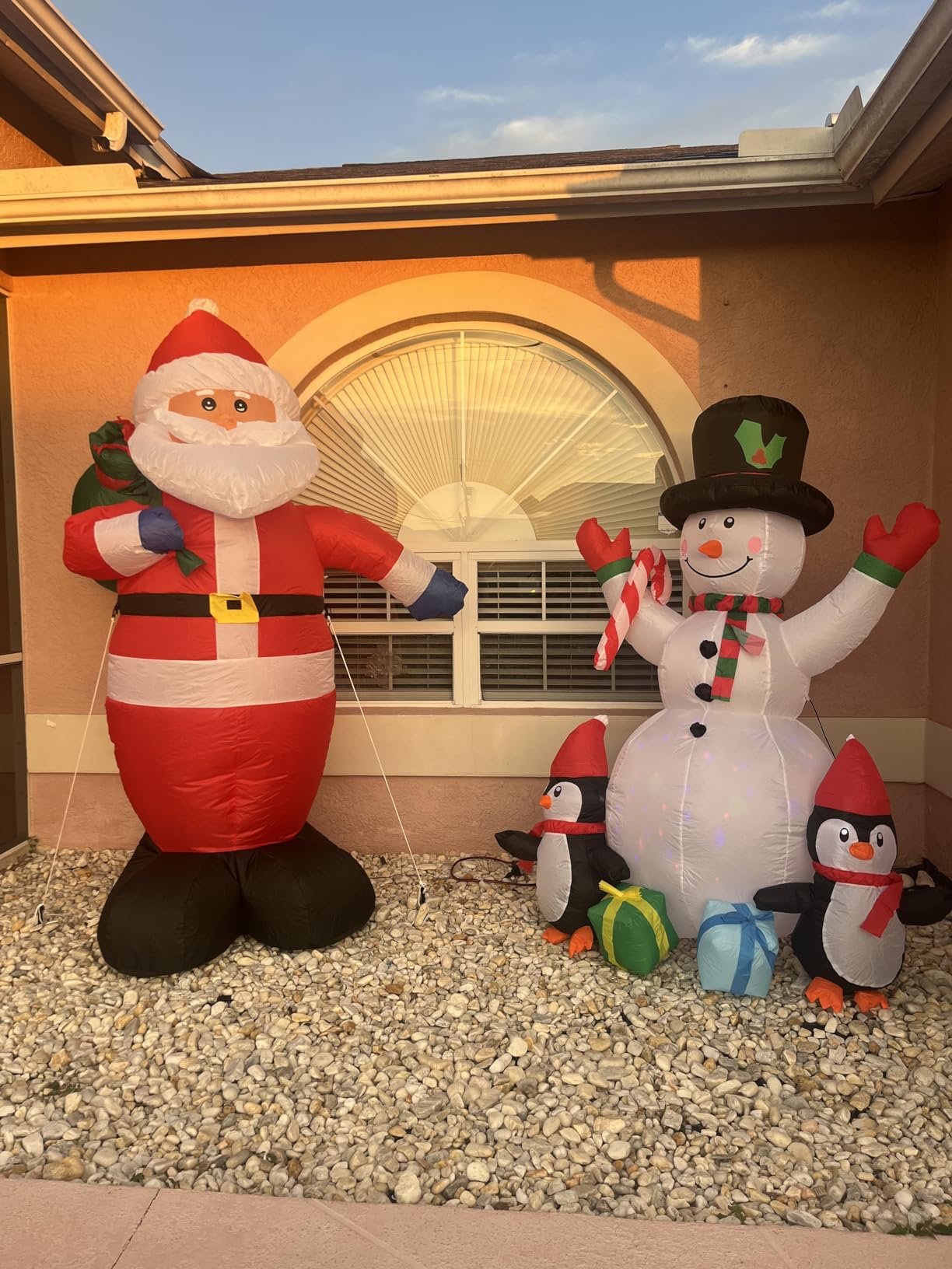 8 FT Christmas Inflatables Santa Claus Outdoor Decorations, Blow Up Santa Claus with Gifts Bag, Big Santa Carrying Presents Sack, Built-in LED Light, Xmas Outside Decor for Front Back Yard Garden Lawn customer photo 2
