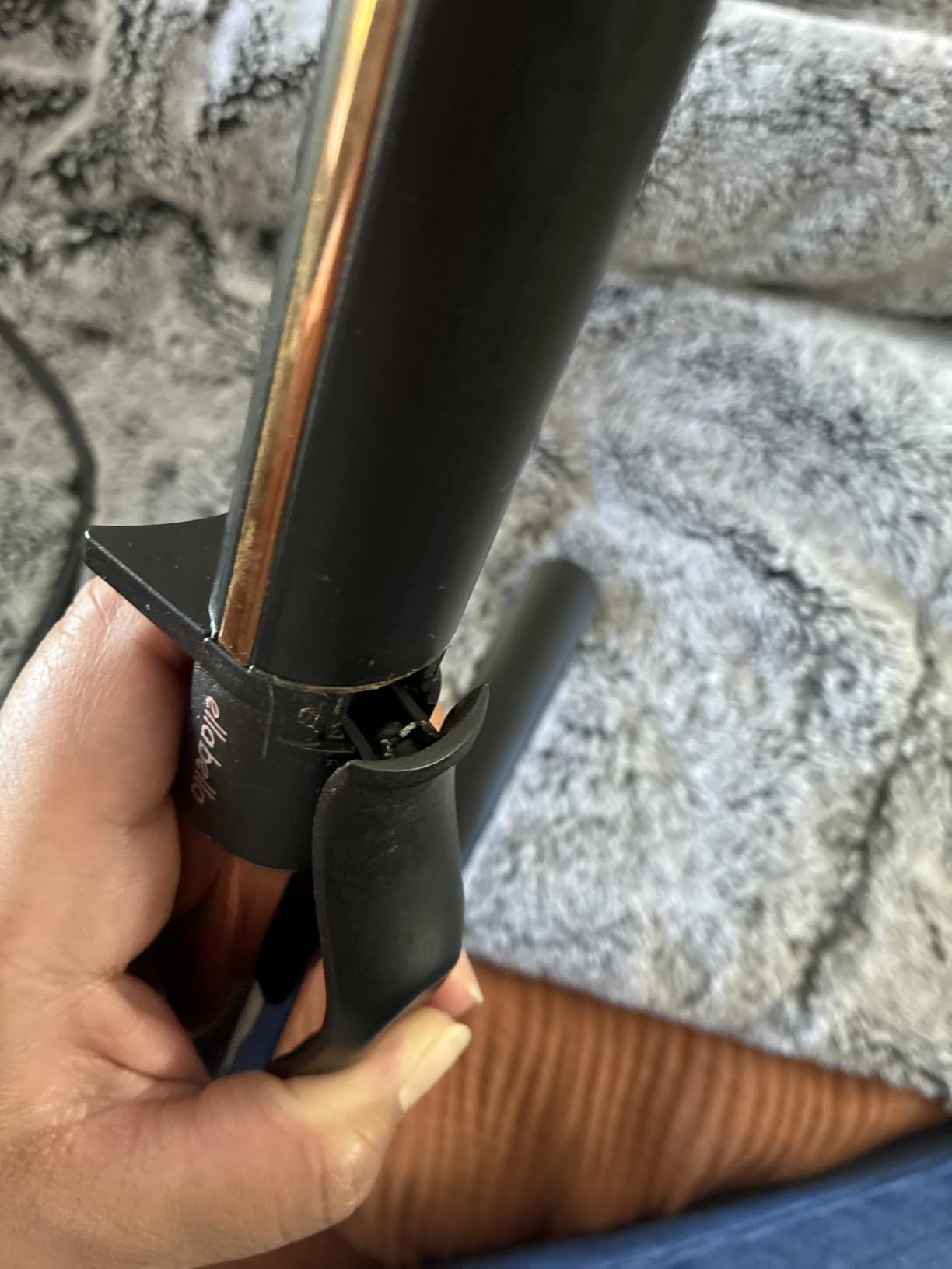 ELLA BELLA Curling Iron 1 Inch, Professional Ceramic Wand, All Hair Types | Professional Hair Curler - Transform Your Look in Seconds. Say Goodbye to Heat Damage with Ceramic Technology customer photo 1