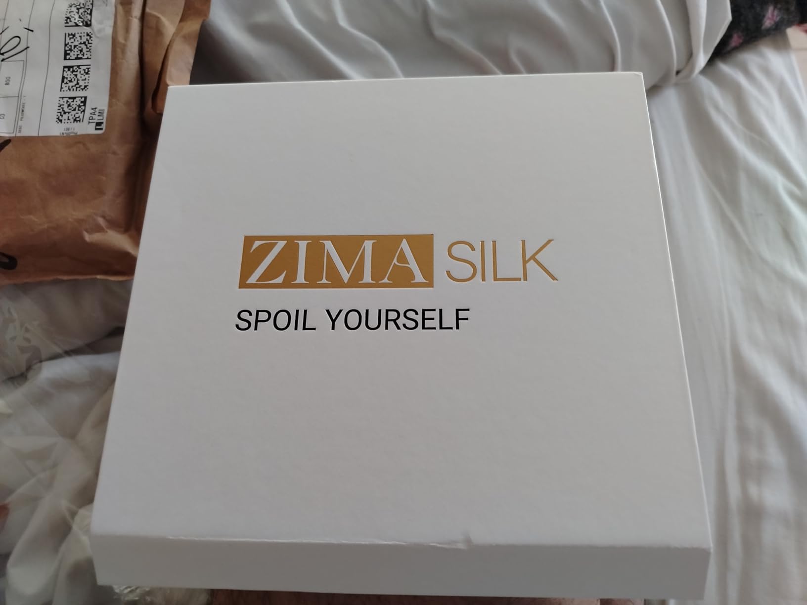 ZIMASILK 22 Momme 100% Silk Pillowcase for Hair and Skin, Ivory, Queen | Pure Mulberry Silk Pillow Cases, Grade 6A Luxury, Hidden Zipper, Soft & Smooth, Gift Box, 1pc (Queen 20x30) customer photo 1