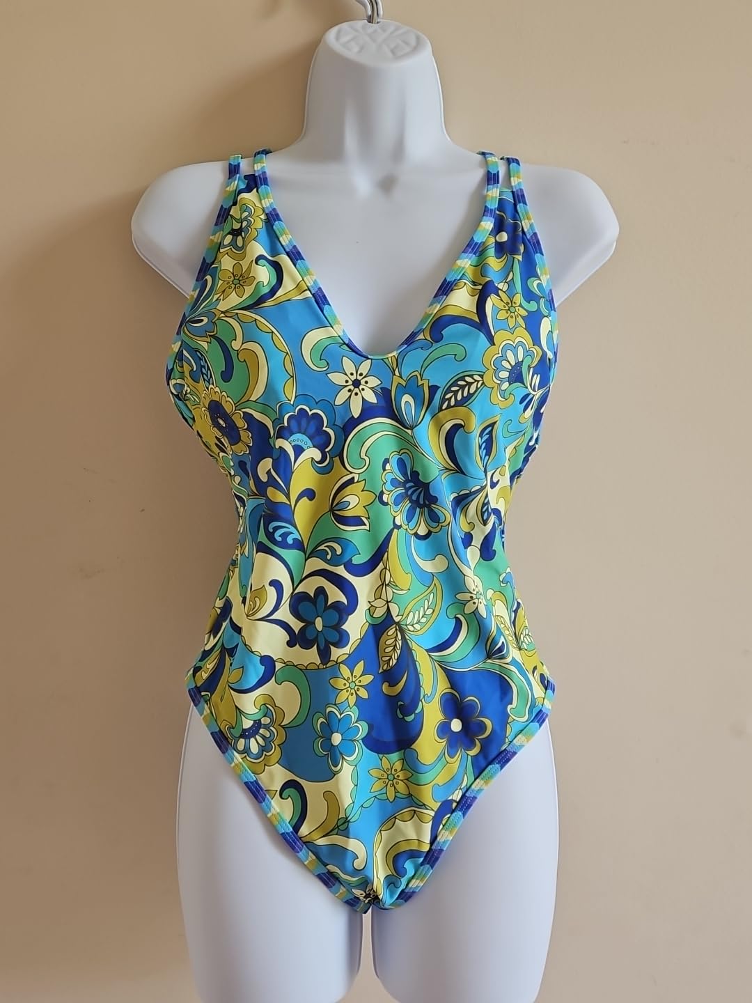 SSWBasics White Female Mannequin Torso with Hook - Women's Sizes 5-10 customer photo 2